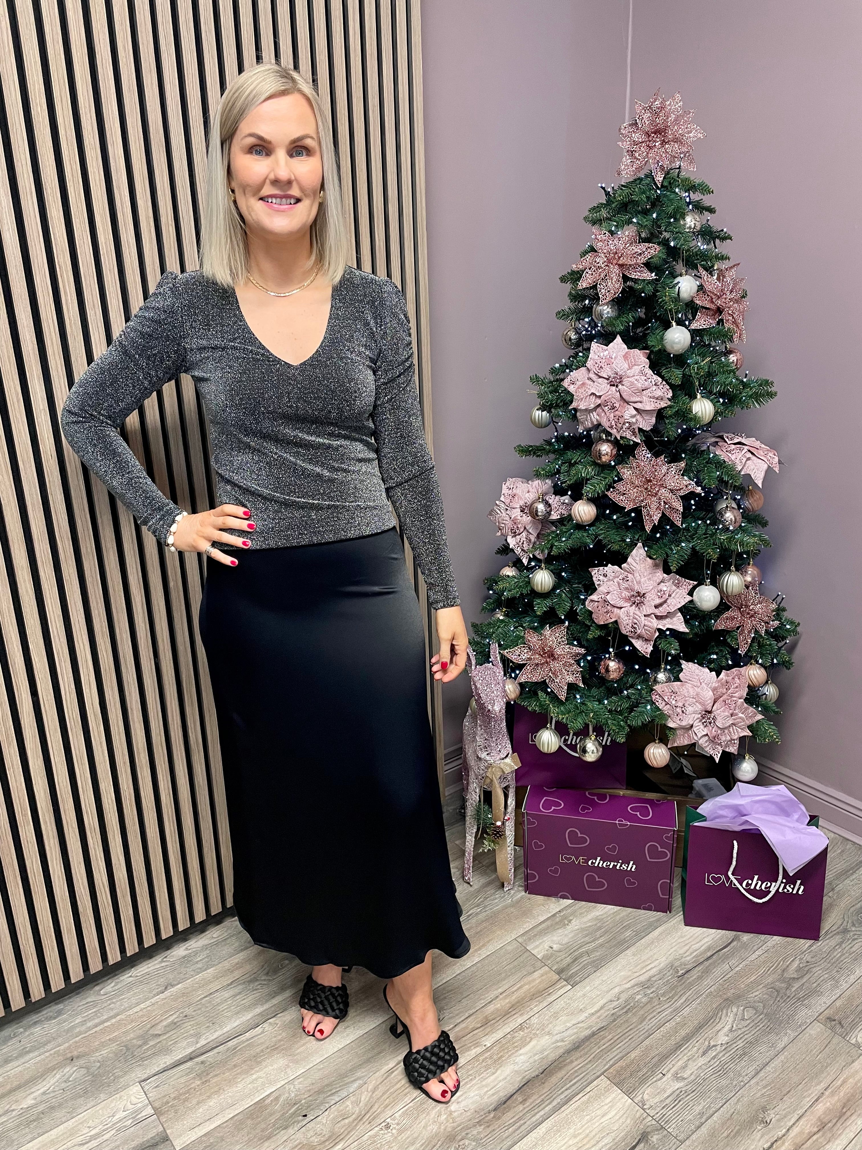 VISHA V-NECK TOP (BLACK/SILVER)