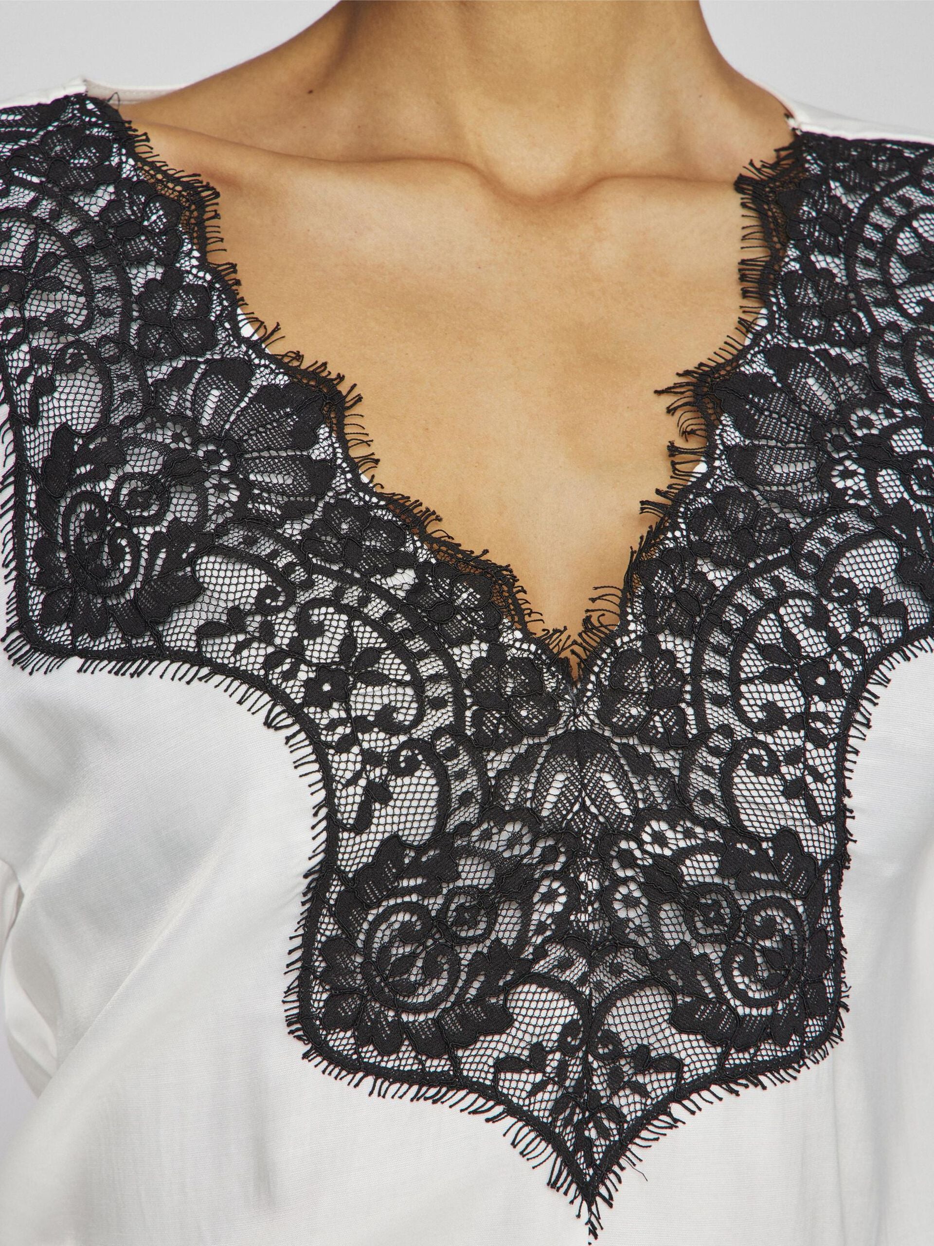 Karina Lace Top (Snow White/Black)