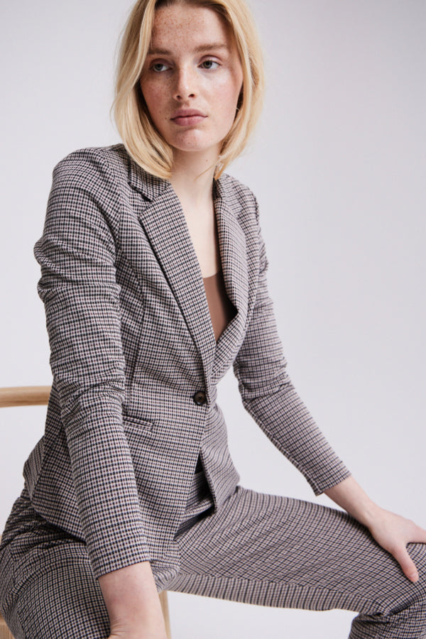 KATE PLAID BLAZER (SAND)