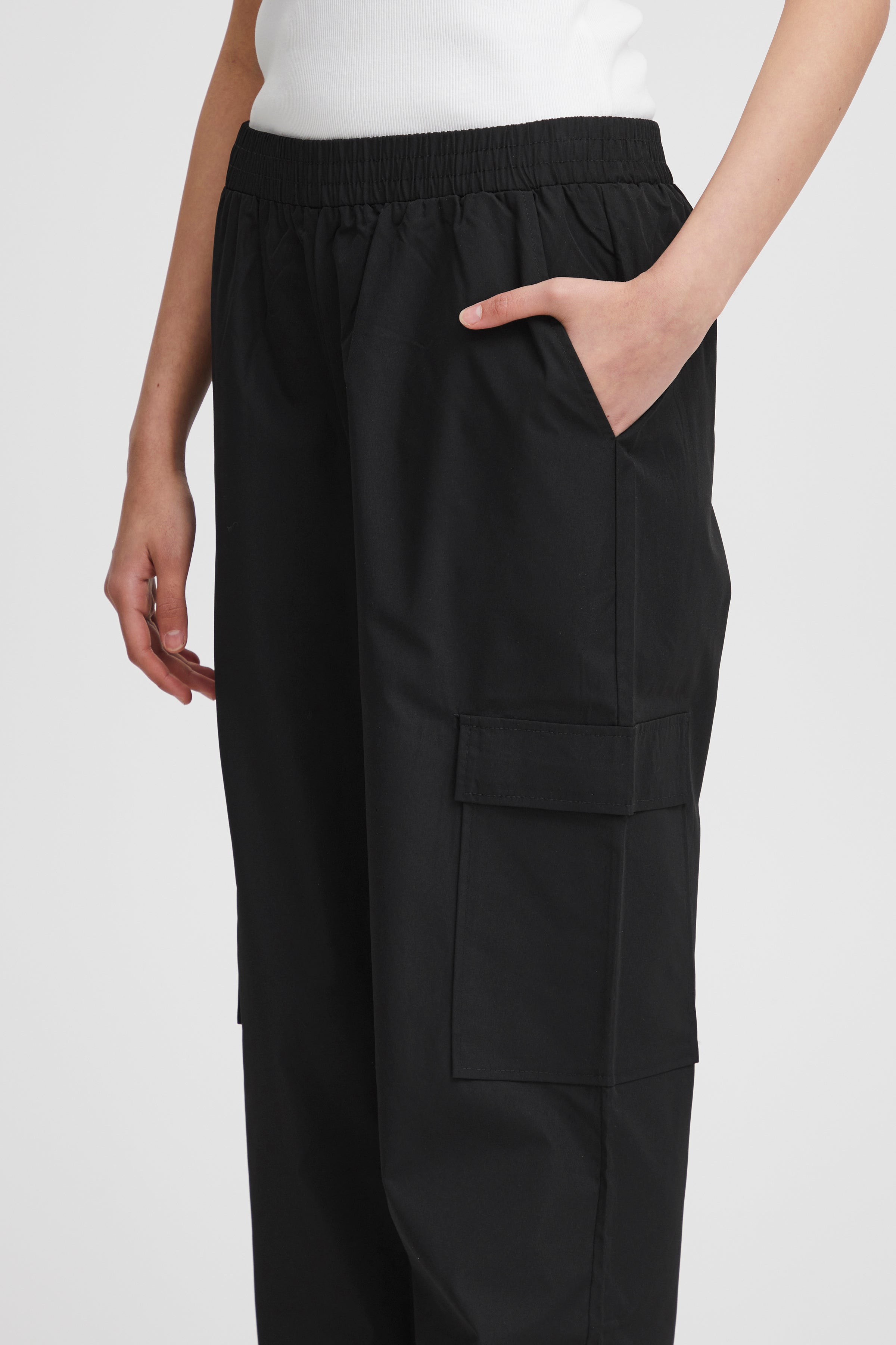 KECIA CARGO PANTS (BLACK)