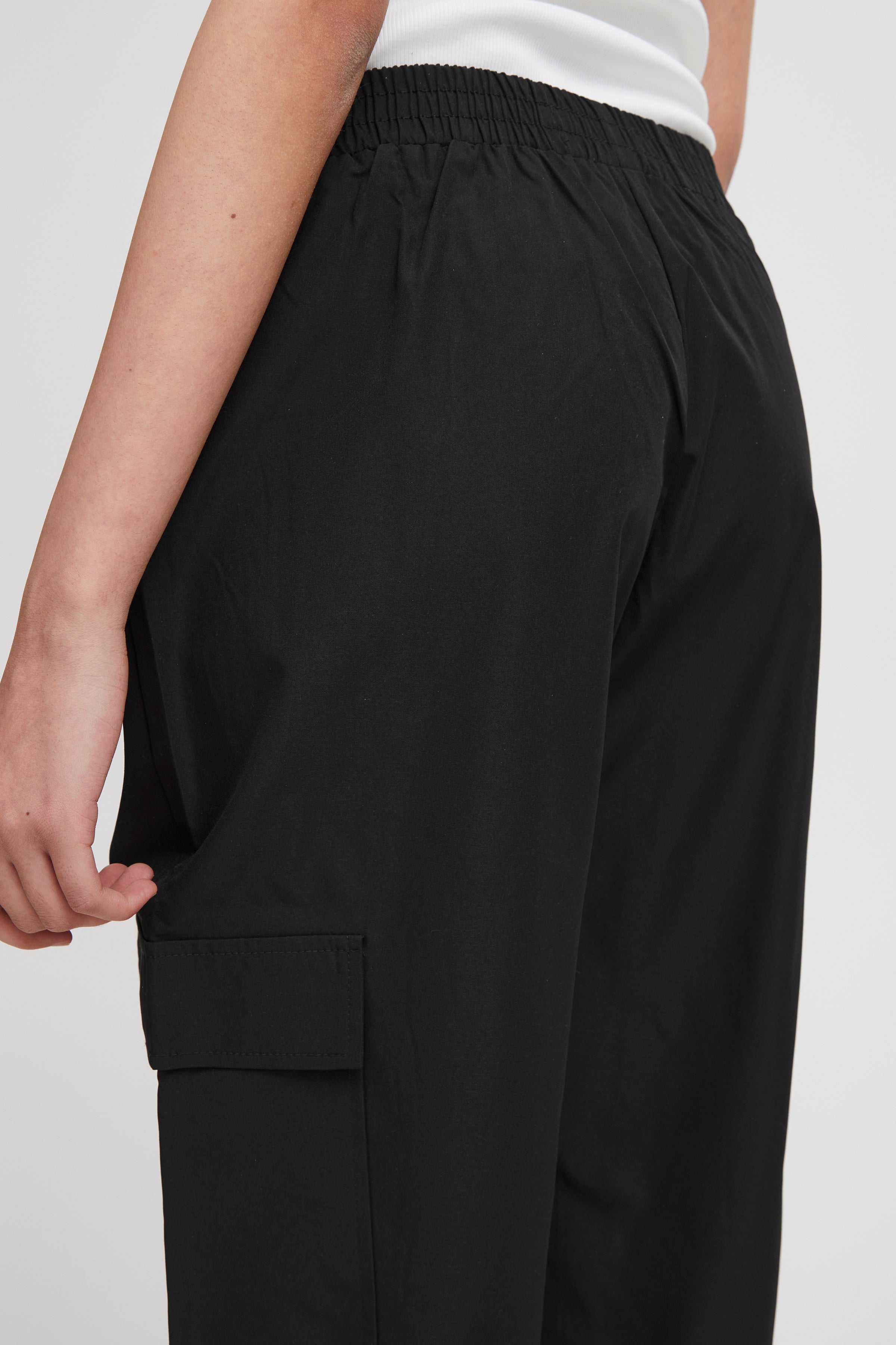 KECIA CARGO PANTS (BLACK)