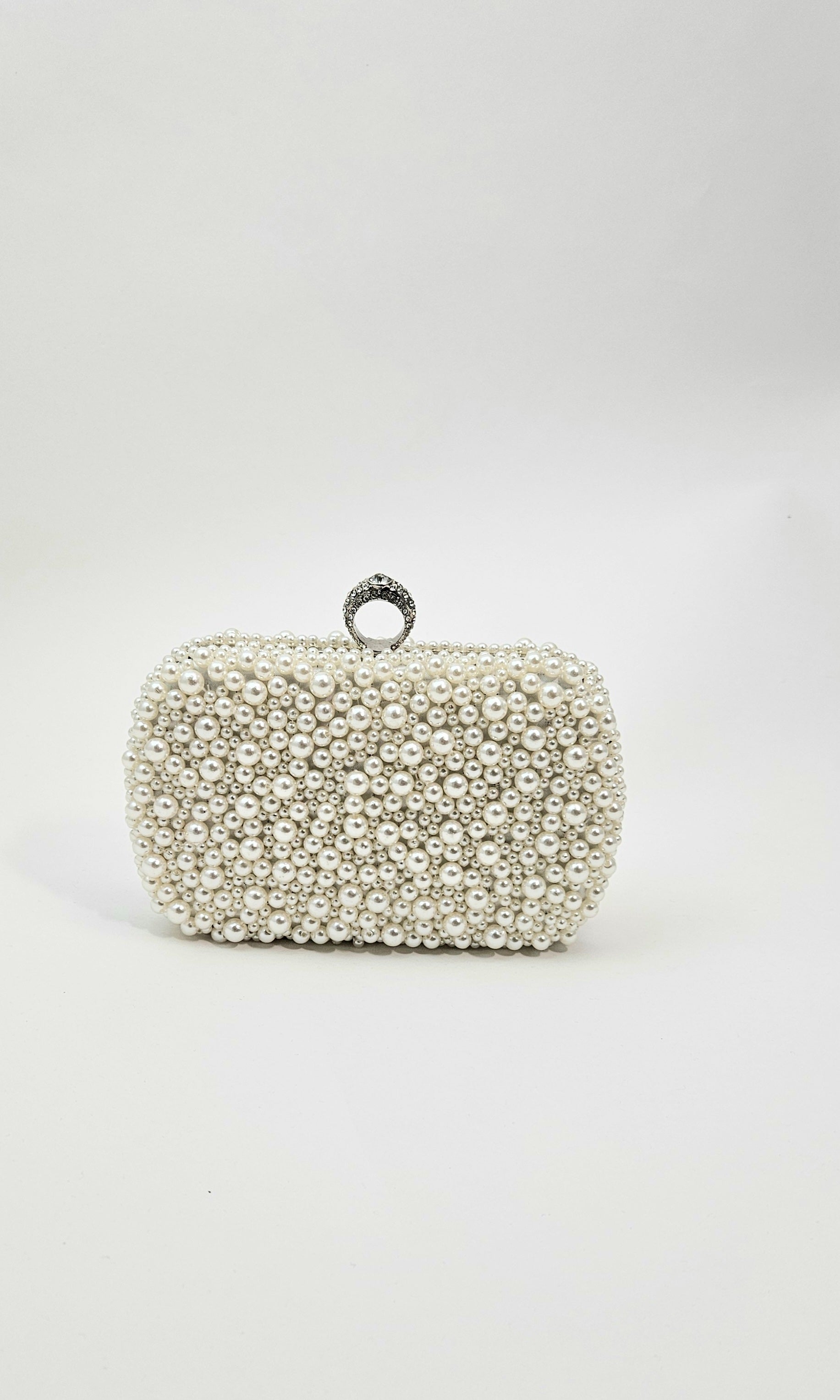 LIBBY PEARL CLUTCH (PEARL/SILVER)