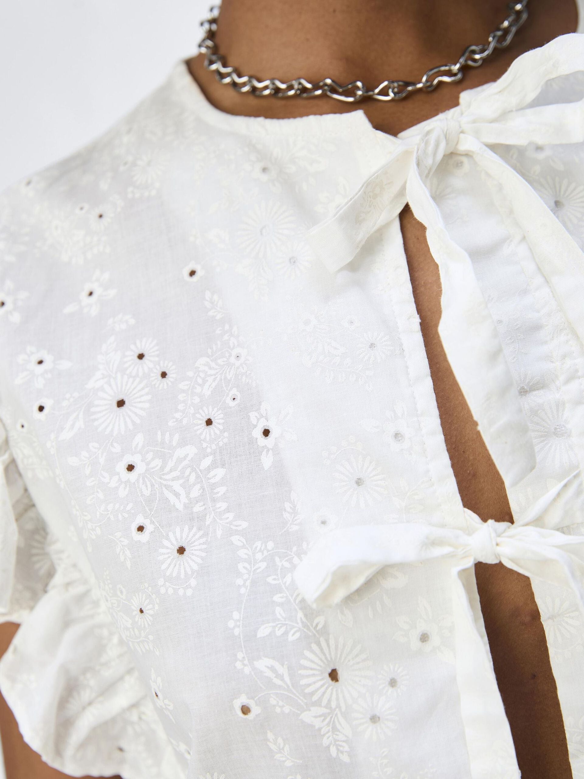 Cilla Sleeveless Ruffle Top (Cloud Dancer)