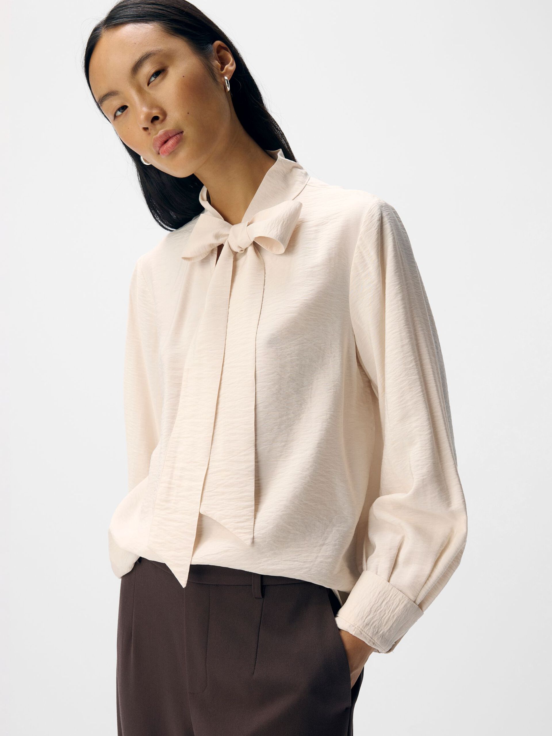 Jackie Bow Blouse (White Sand)