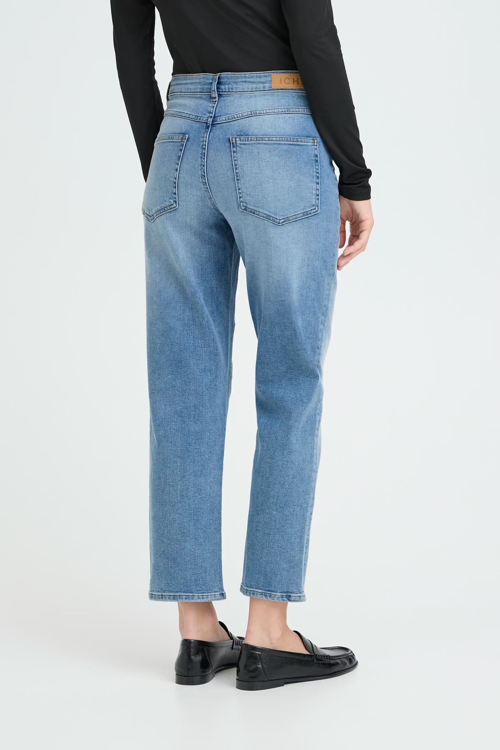 Iggy Straight Leg Cropped Jeans (Light Blue)