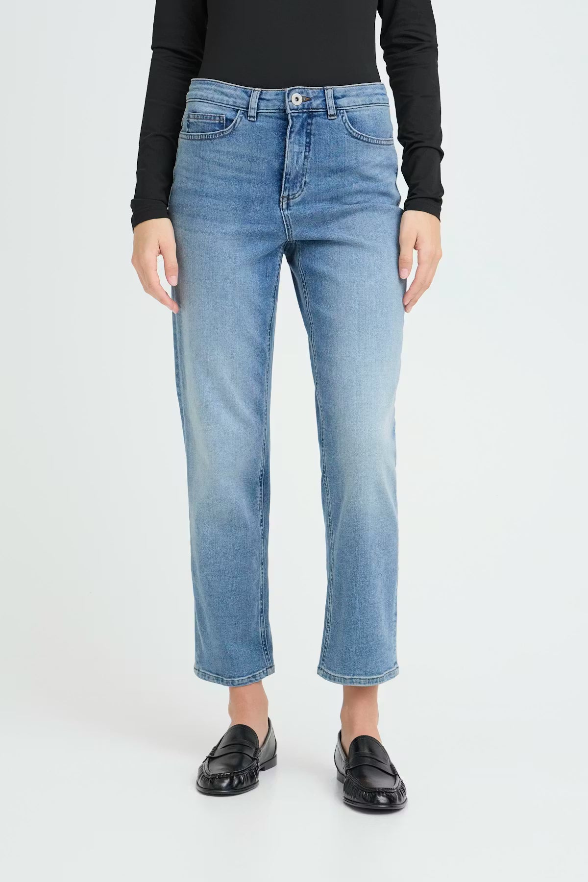 Iggy Straight Leg Cropped Jeans (Light Blue)