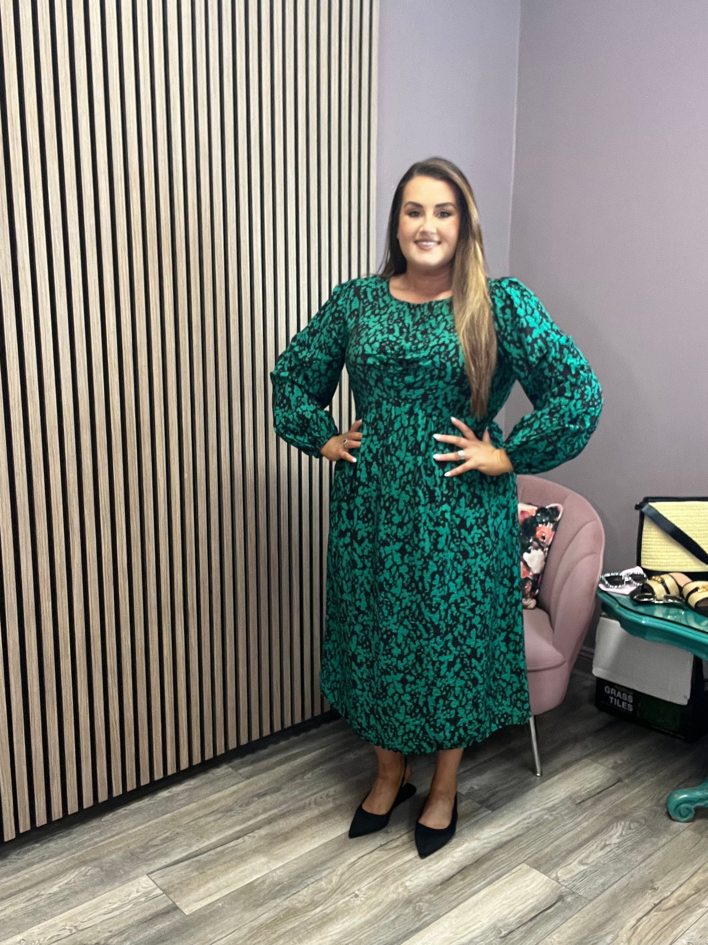 KARMA MIDI DRESS (GREEN GRAPHIC) CURVE