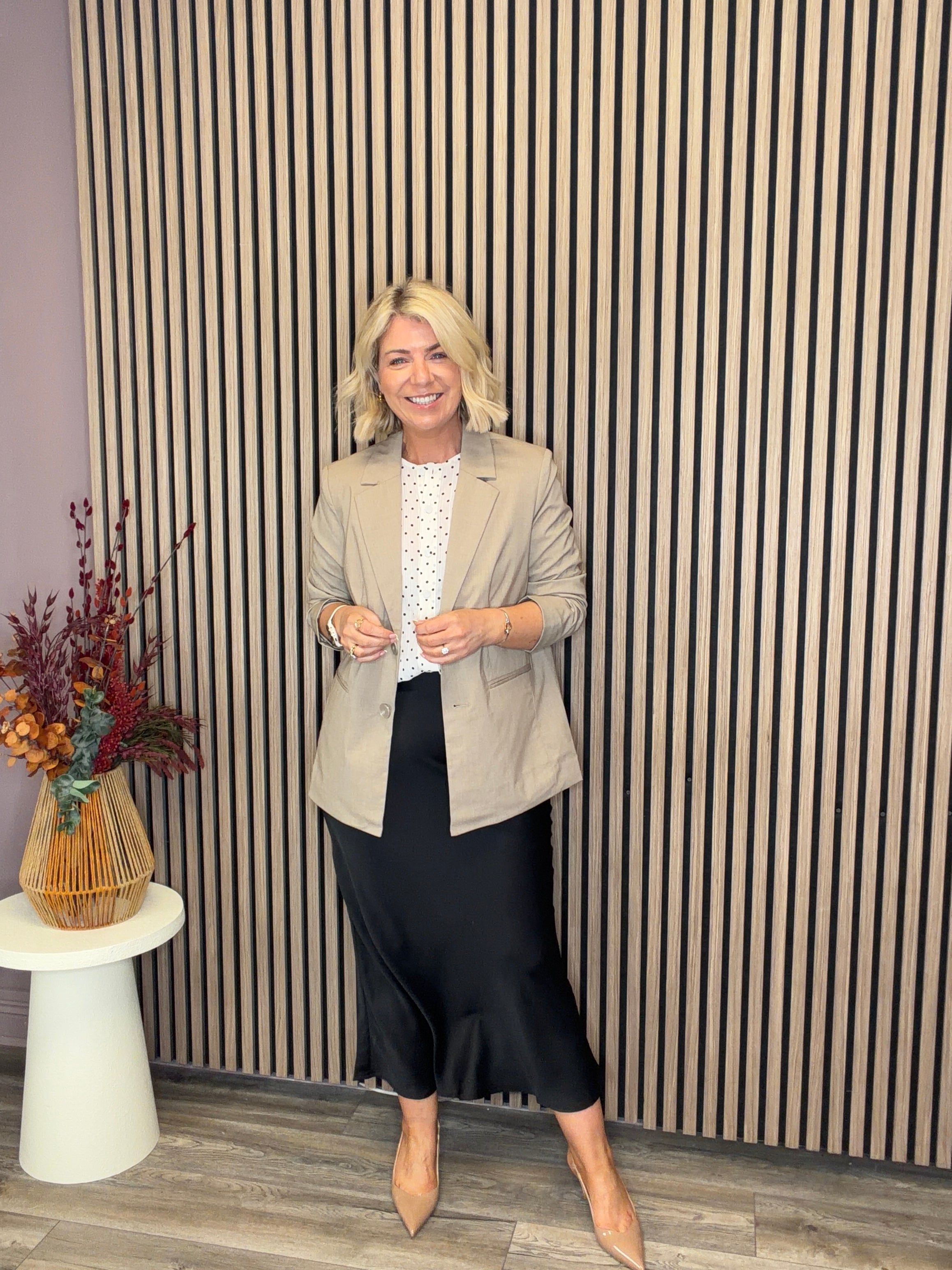 Vielette High Waisted Maxi Skirt (Black)