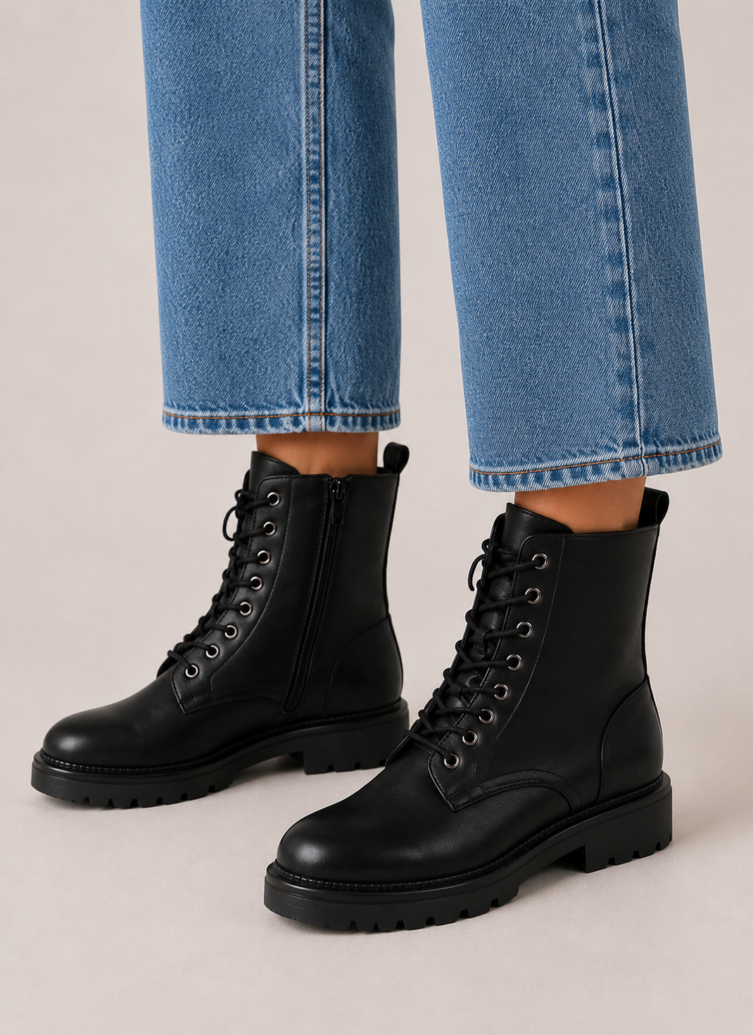 Mona Flat Boot (Black)