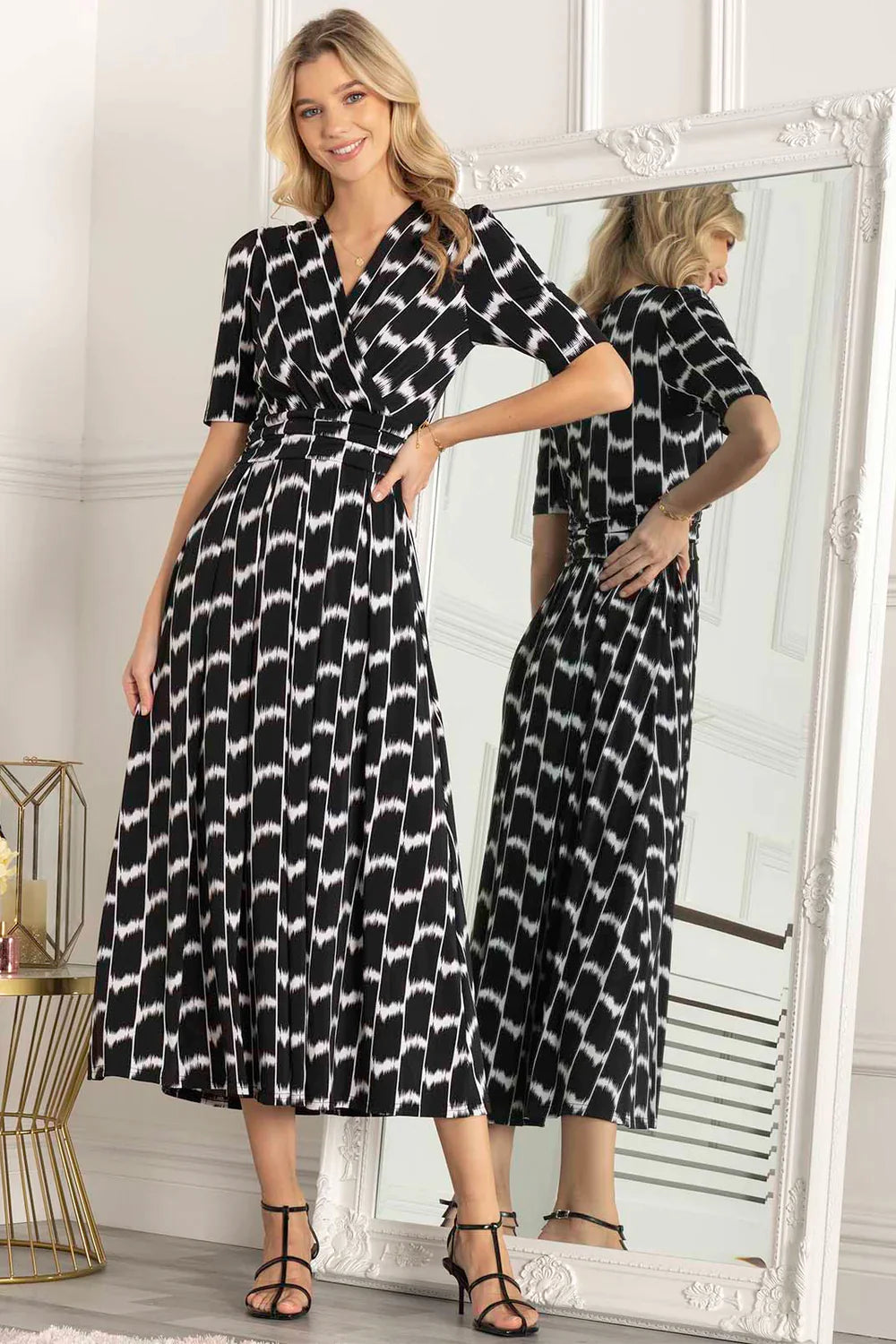 AKAYLA JERSEY MAXI DRESS (BLACK GEO) CURVE