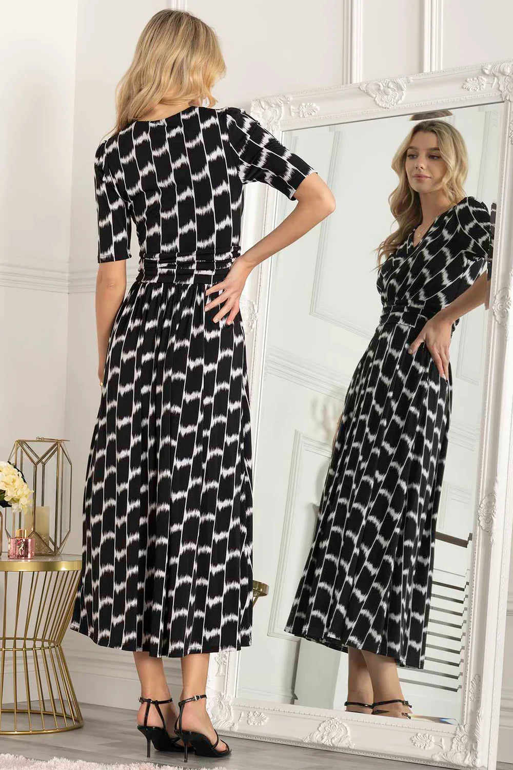 AKAYLA JERSEY MAXI DRESS (BLACK GEO) CURVE