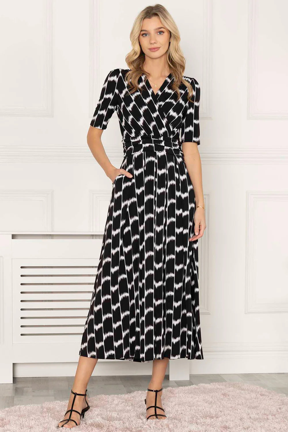 AKAYLA JERSEY MAXI DRESS (BLACK GEO)