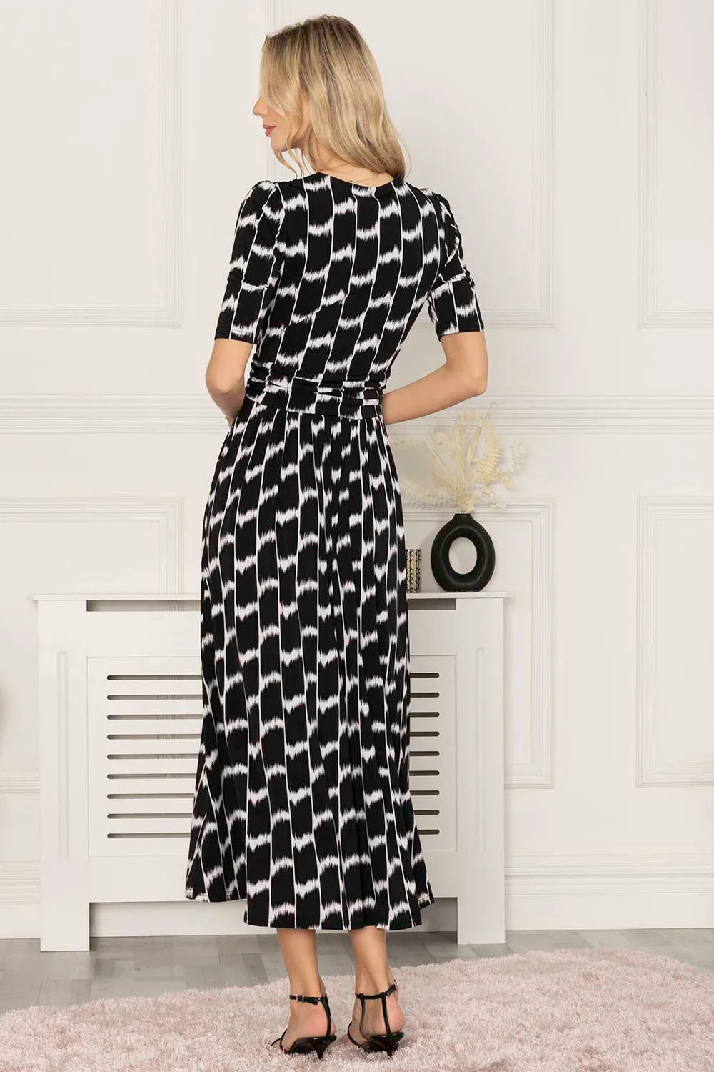 AKAYLA JERSEY MAXI DRESS (BLACK GEO) CURVE