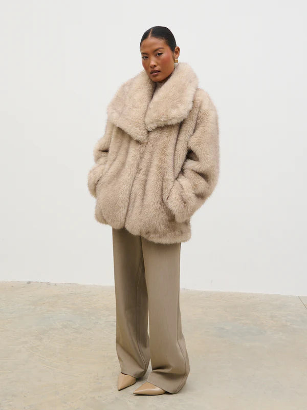 Agatha Short Faux Fur Coat (Beige)