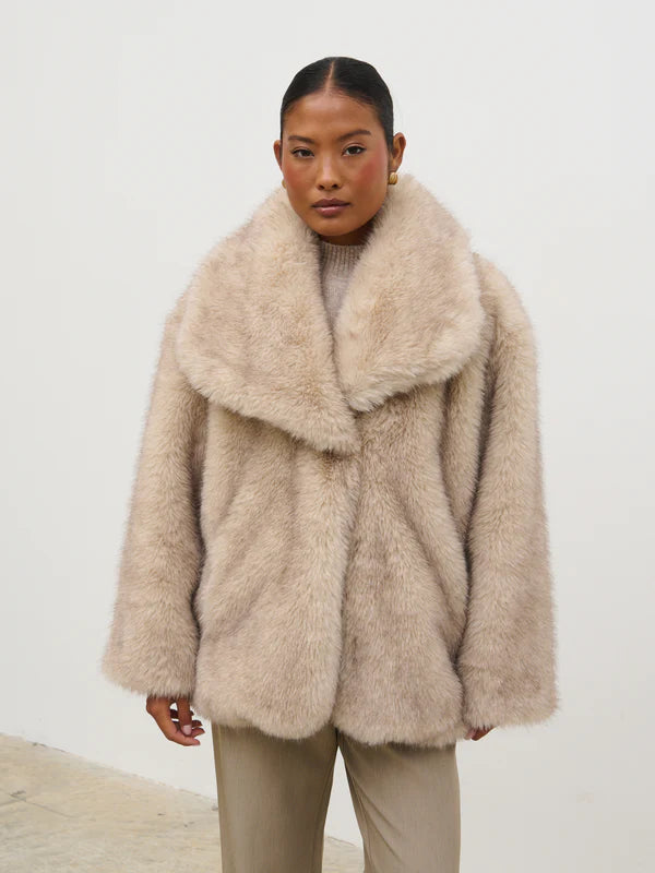 Agatha Short Faux Fur Coat (Beige)