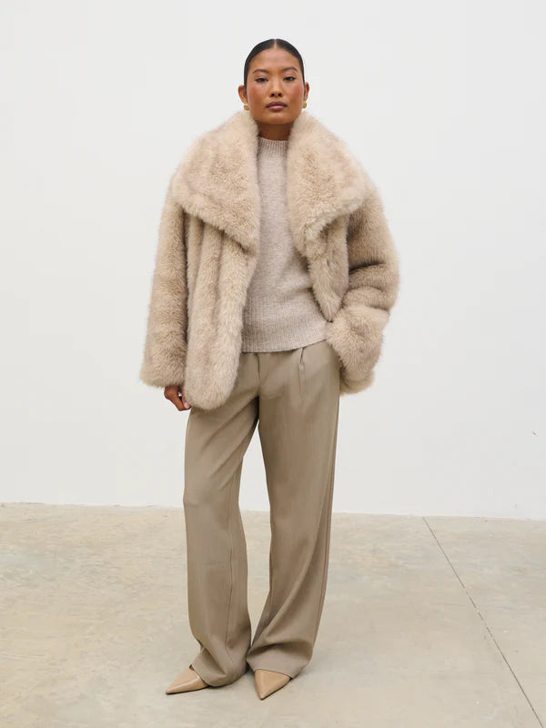 Agatha Short Faux Fur Coat (Beige)
