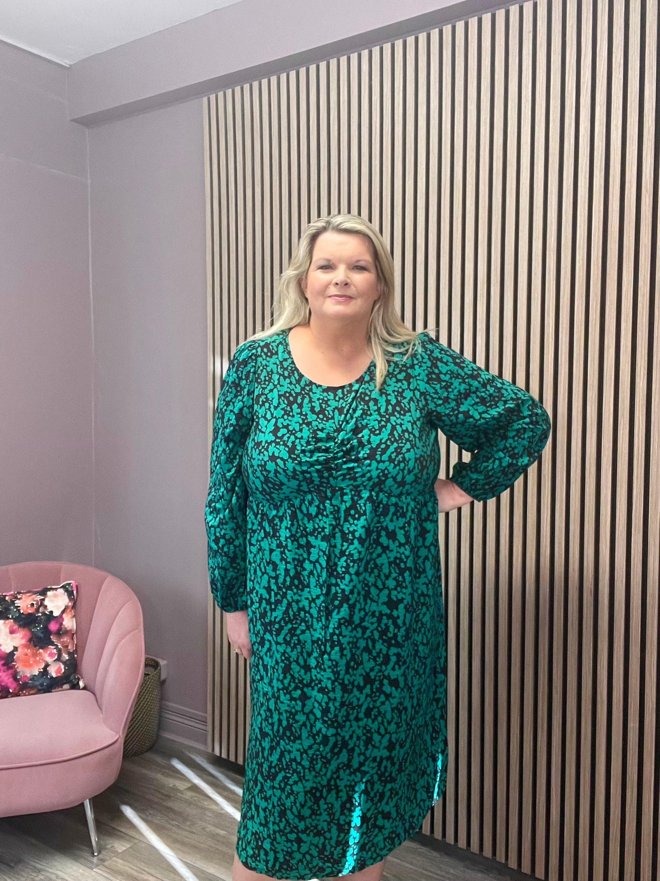 KARMA MIDI DRESS (GREEN GRAPHIC) CURVE