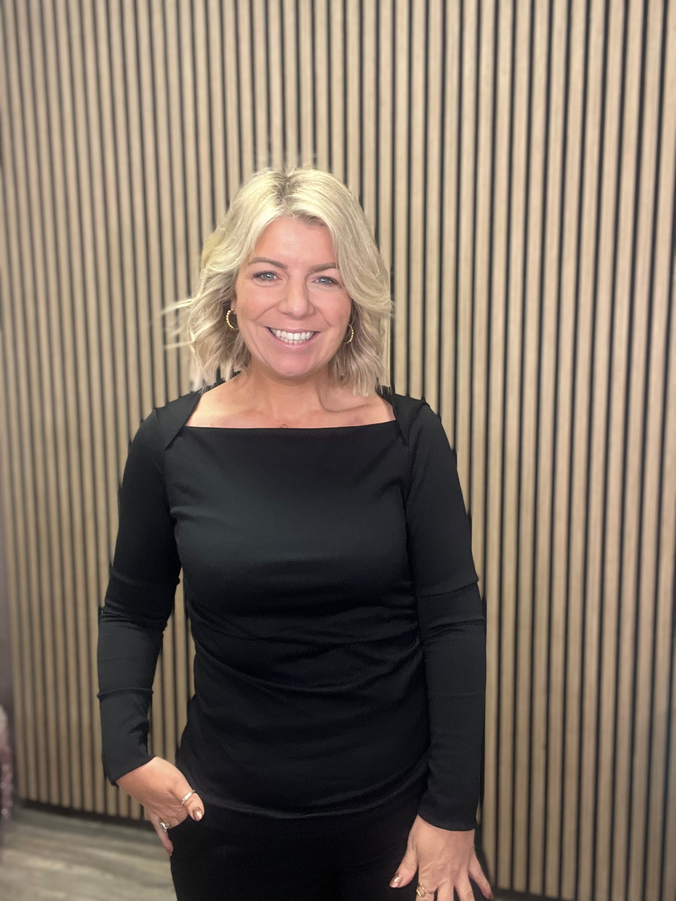 JENNIE WIDE NECK TOP (BLACK)