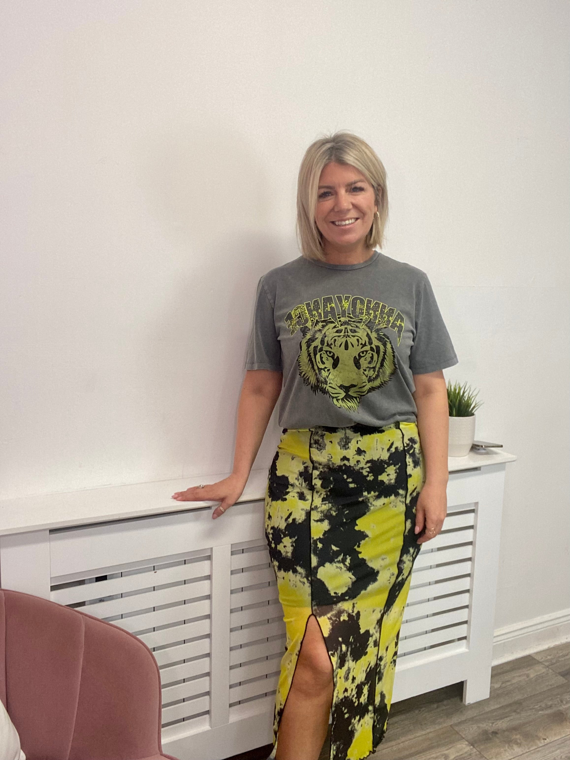 KLARA PRINTED T-SHIRT (BLACK/ACID WASH)