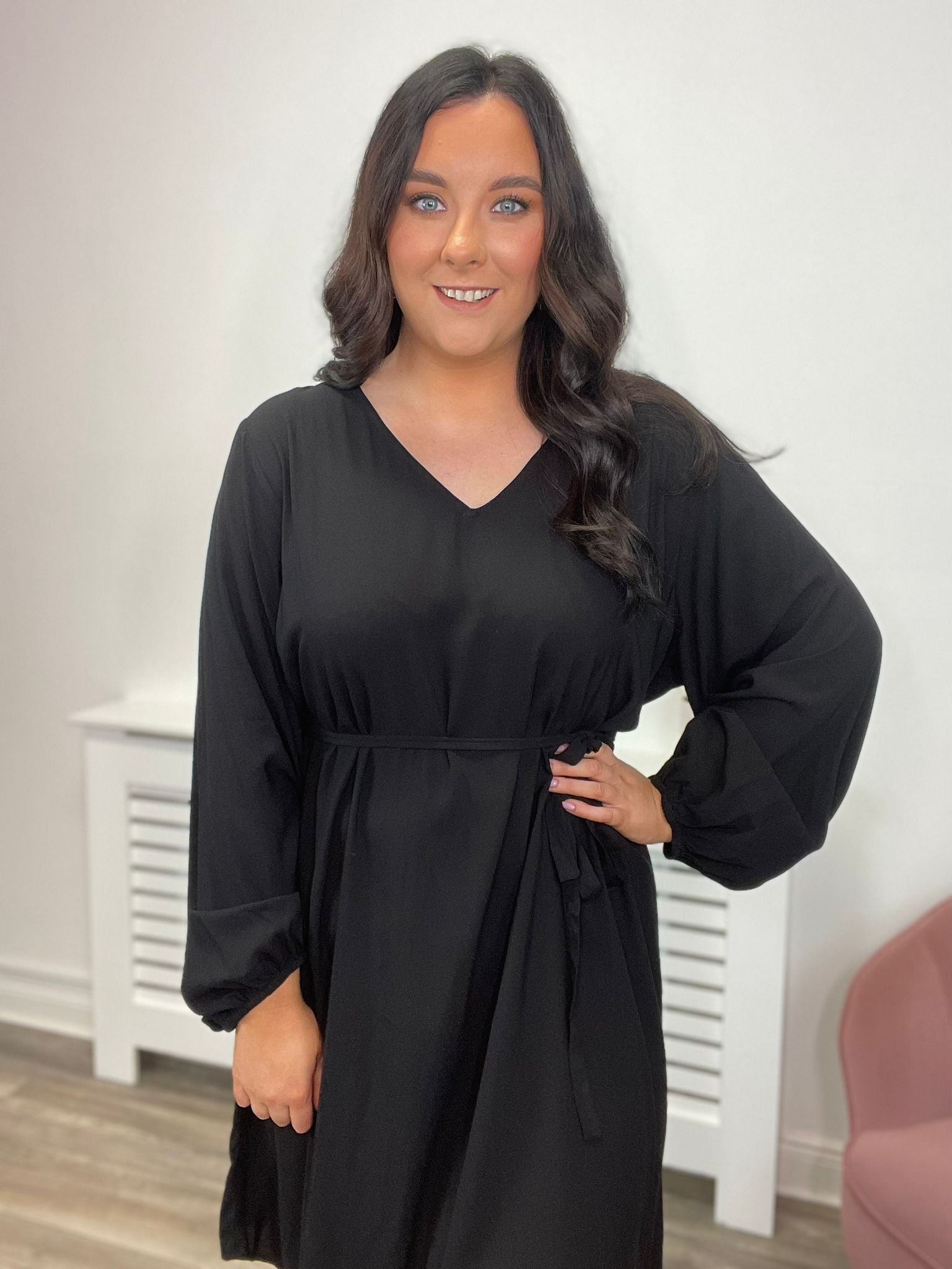 NUALA V-NECK DRESS (BLACK)