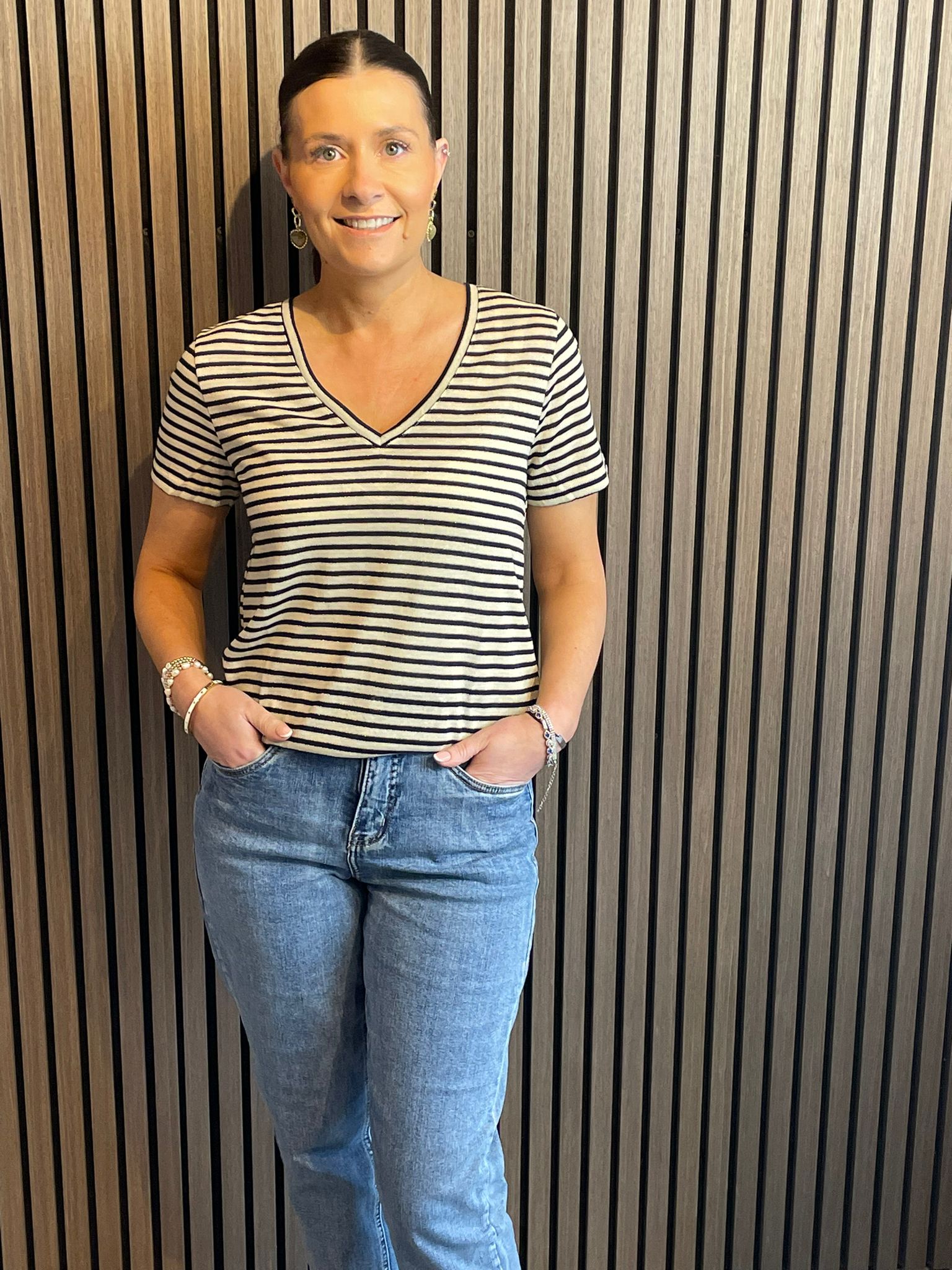 Sky V-Neck T-Shirt (Black Beauty/Gold)