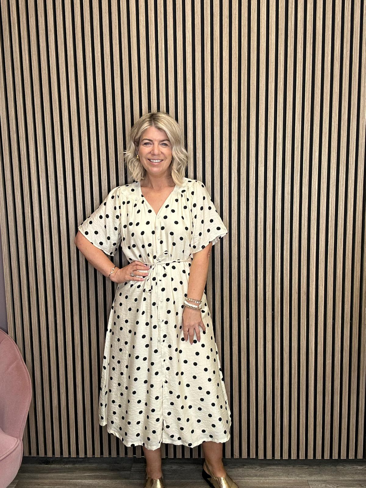 Tabita Short Sleeve Midi Dress (Birch Dot)