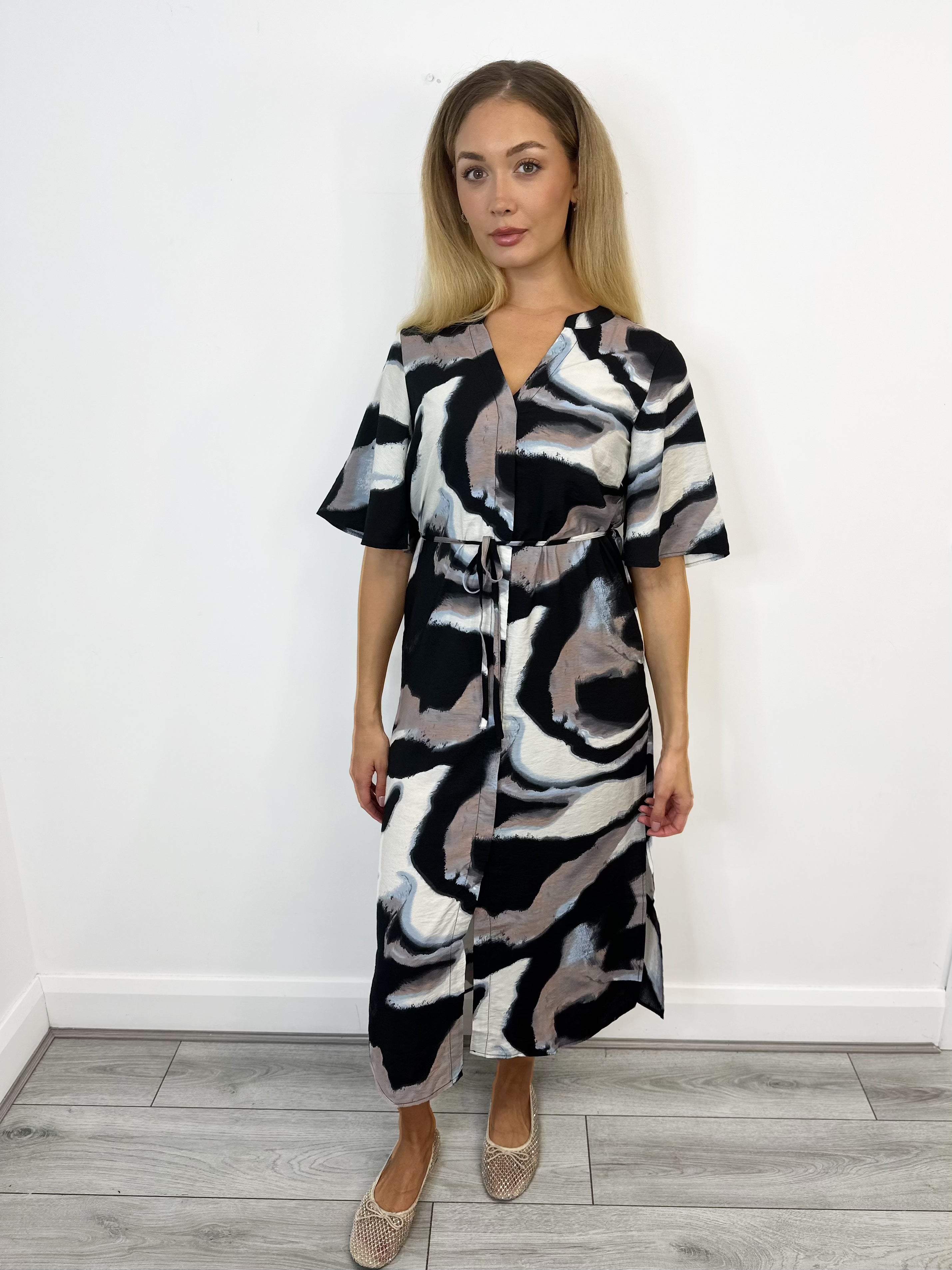 Dina Shirt Dress (Black/White Sand)