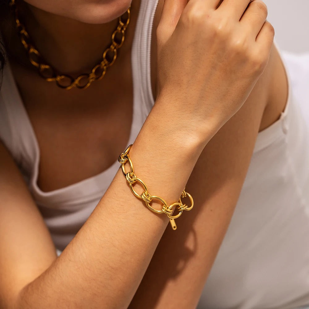 Eternal Embrace Bracelet (Gold)