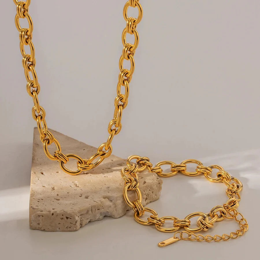 SMOOTH MOVE NECKLACE (GOLD)