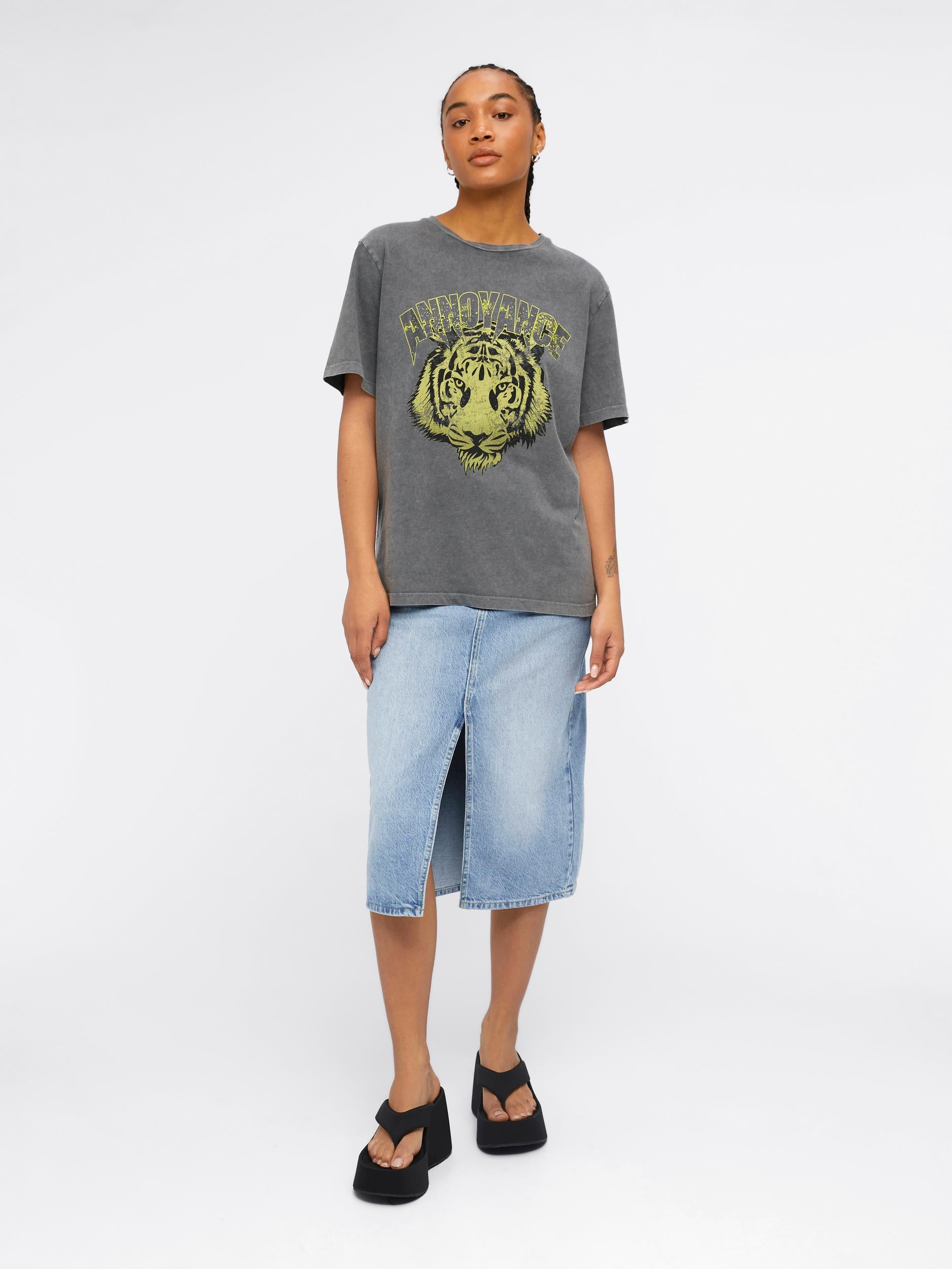 KLARA PRINTED T-SHIRT (BLACK/ACID WASH)