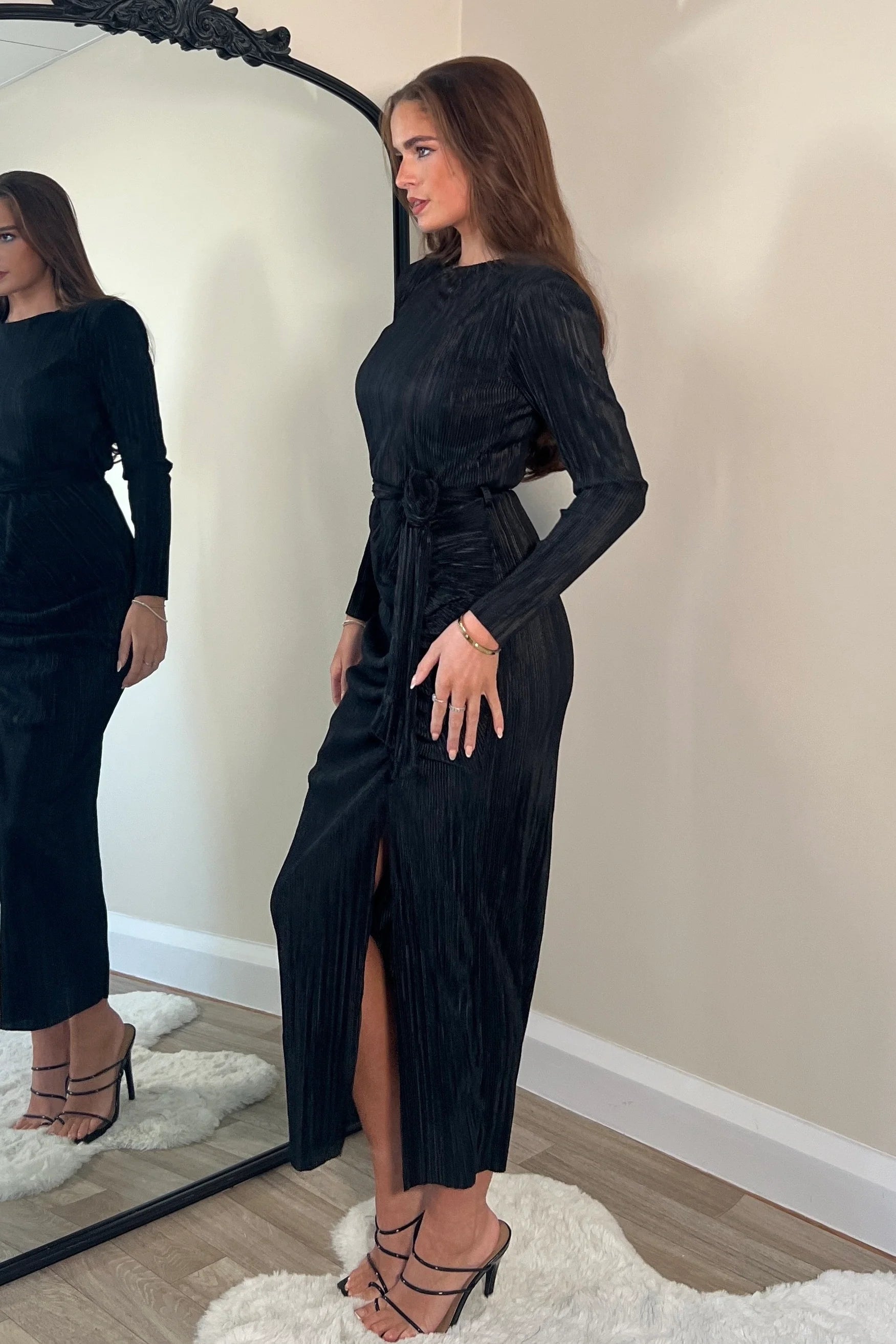 Elena Long Sleeve Ruched Seamed Midi Dress (Black)