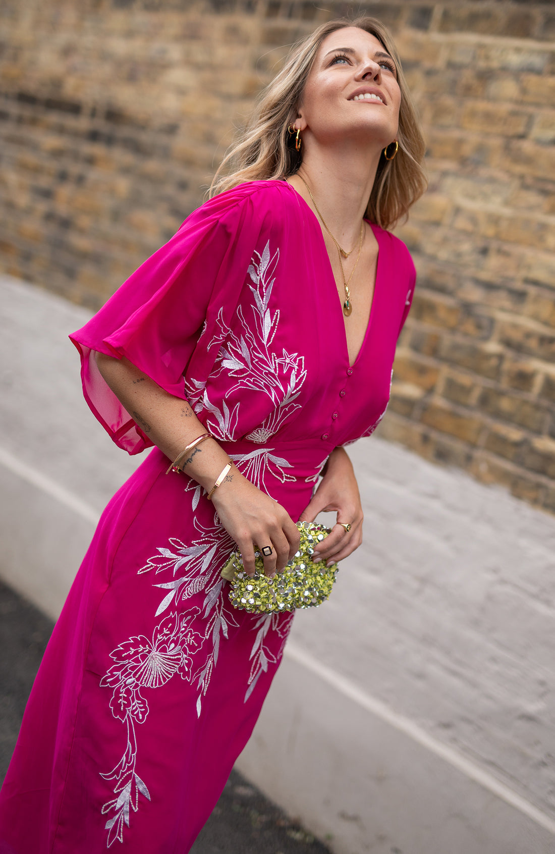 THE CHRISTINE EMBROIDERED FLUTTER SLEEVE PLUNGE NECK MIDI DRESS (PINK/WHITE)