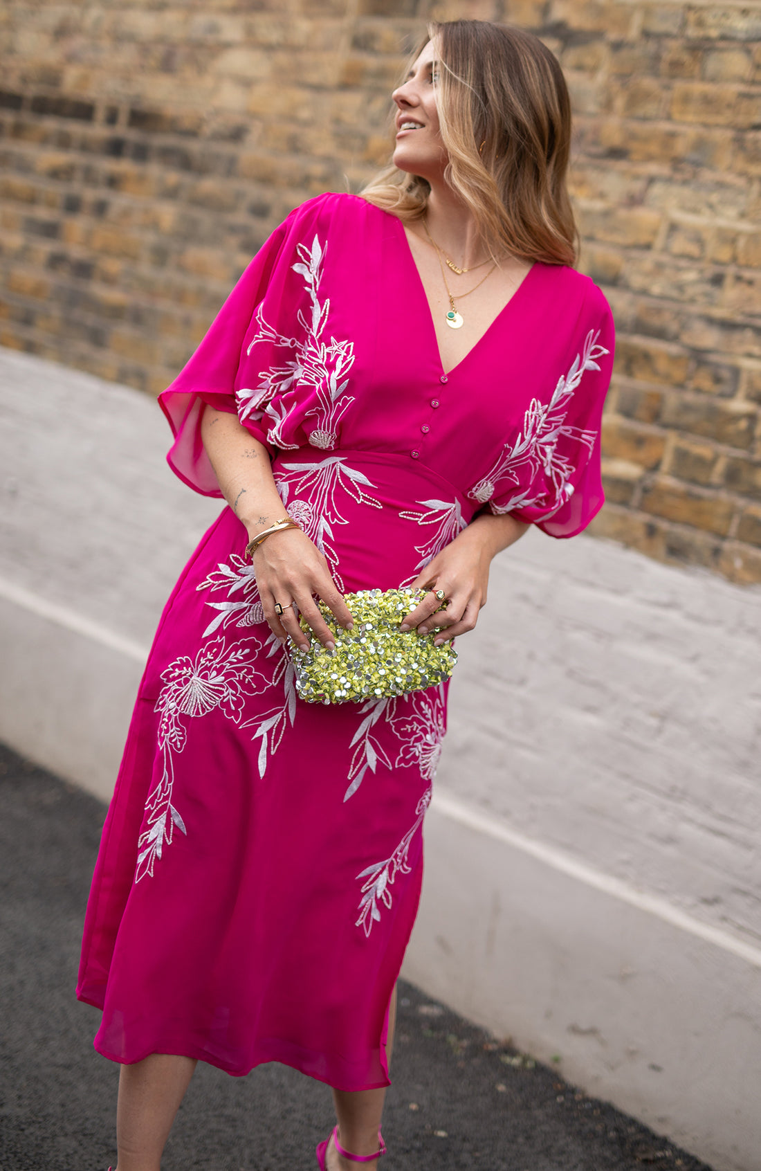 THE CHRISTINE EMBROIDERED FLUTTER SLEEVE PLUNGE NECK MIDI DRESS (PINK/WHITE) CURVE