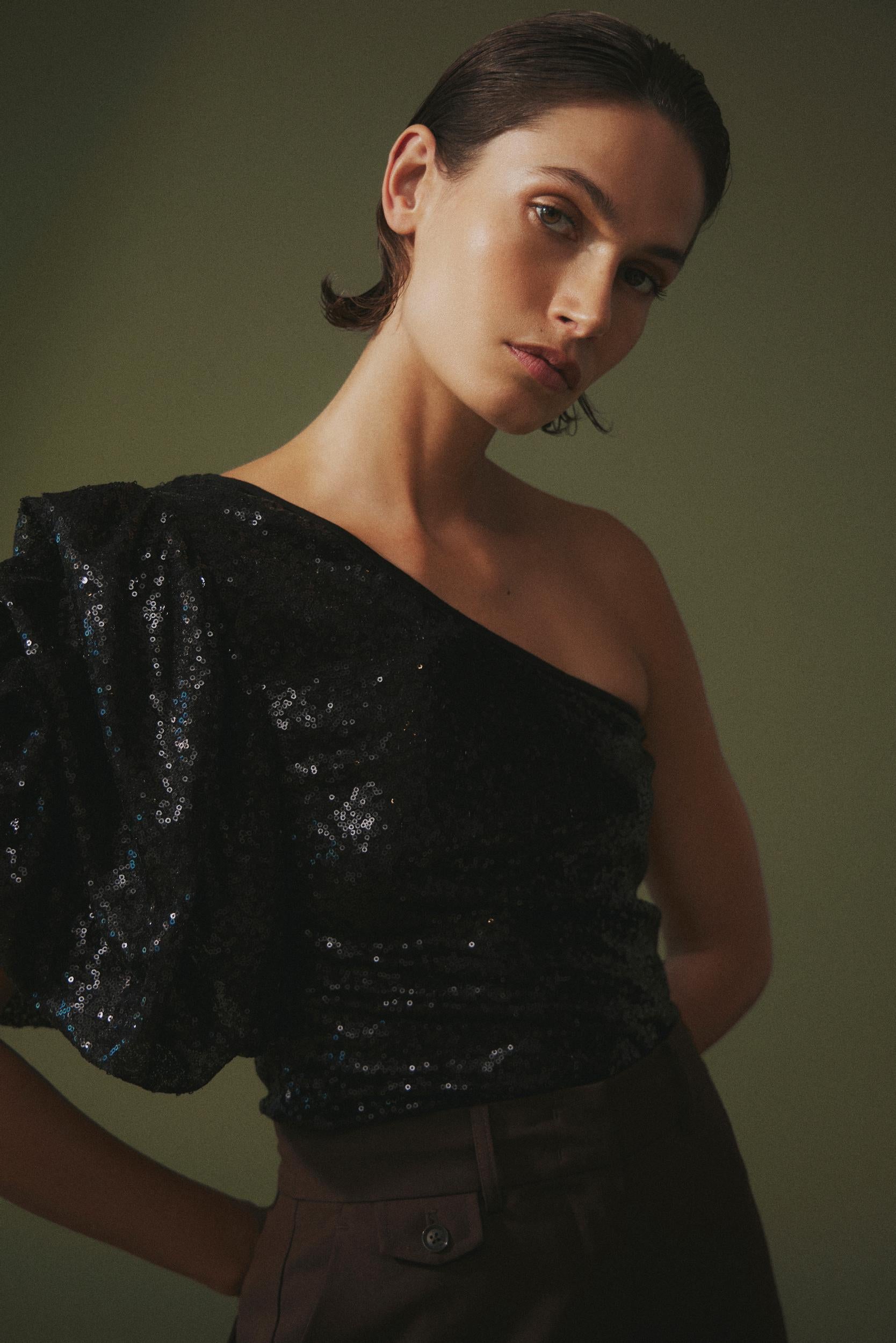 RENA ONE SHOULDER SEQUIN TOP (BLACK)