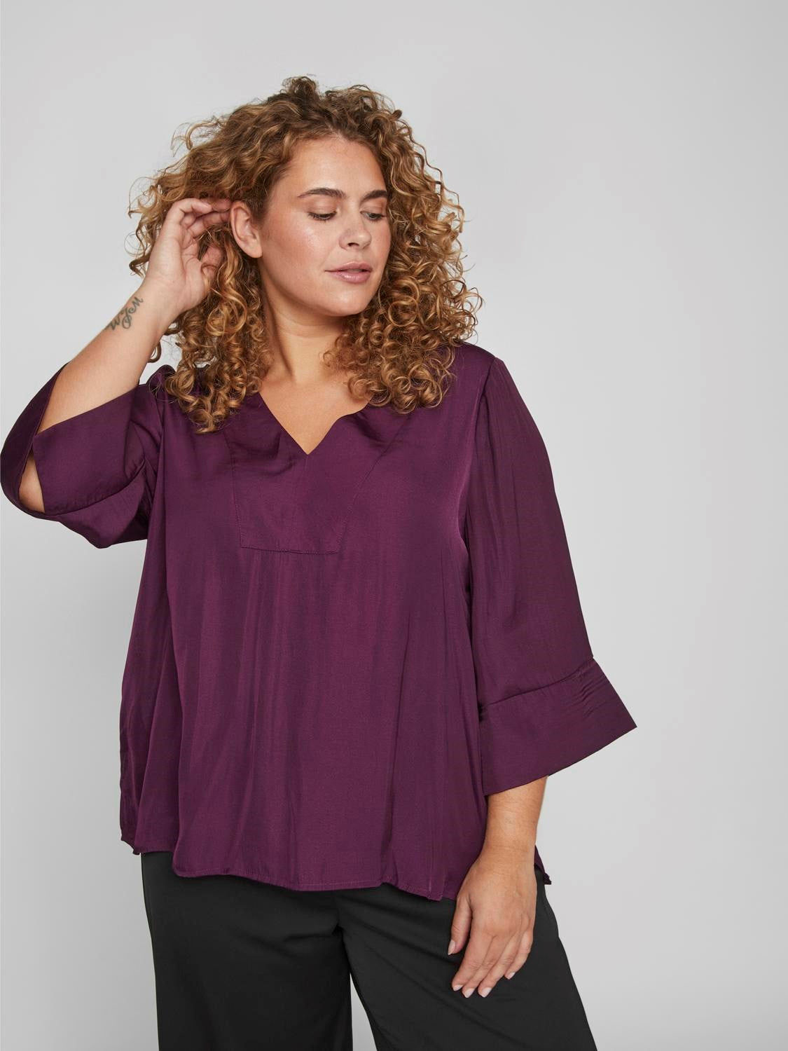 Dreamy V-Neck Top (Winter Bloom)