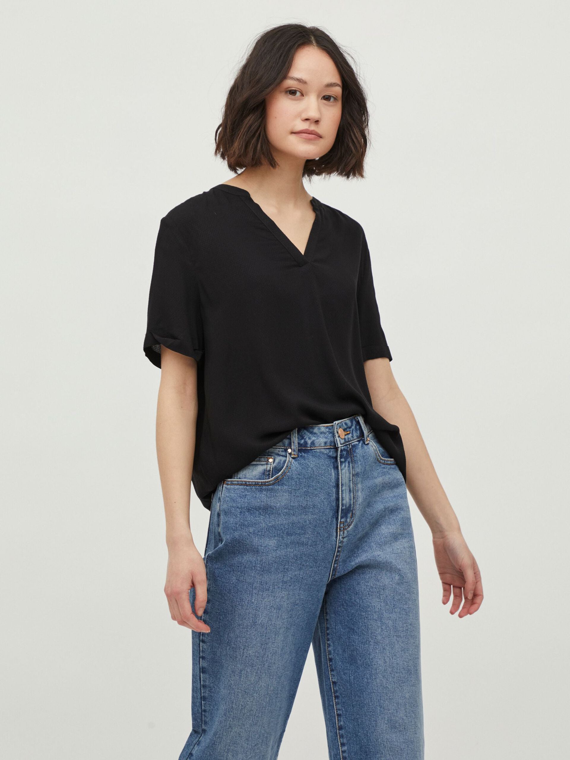 Roma V-Neck Top (Black)
