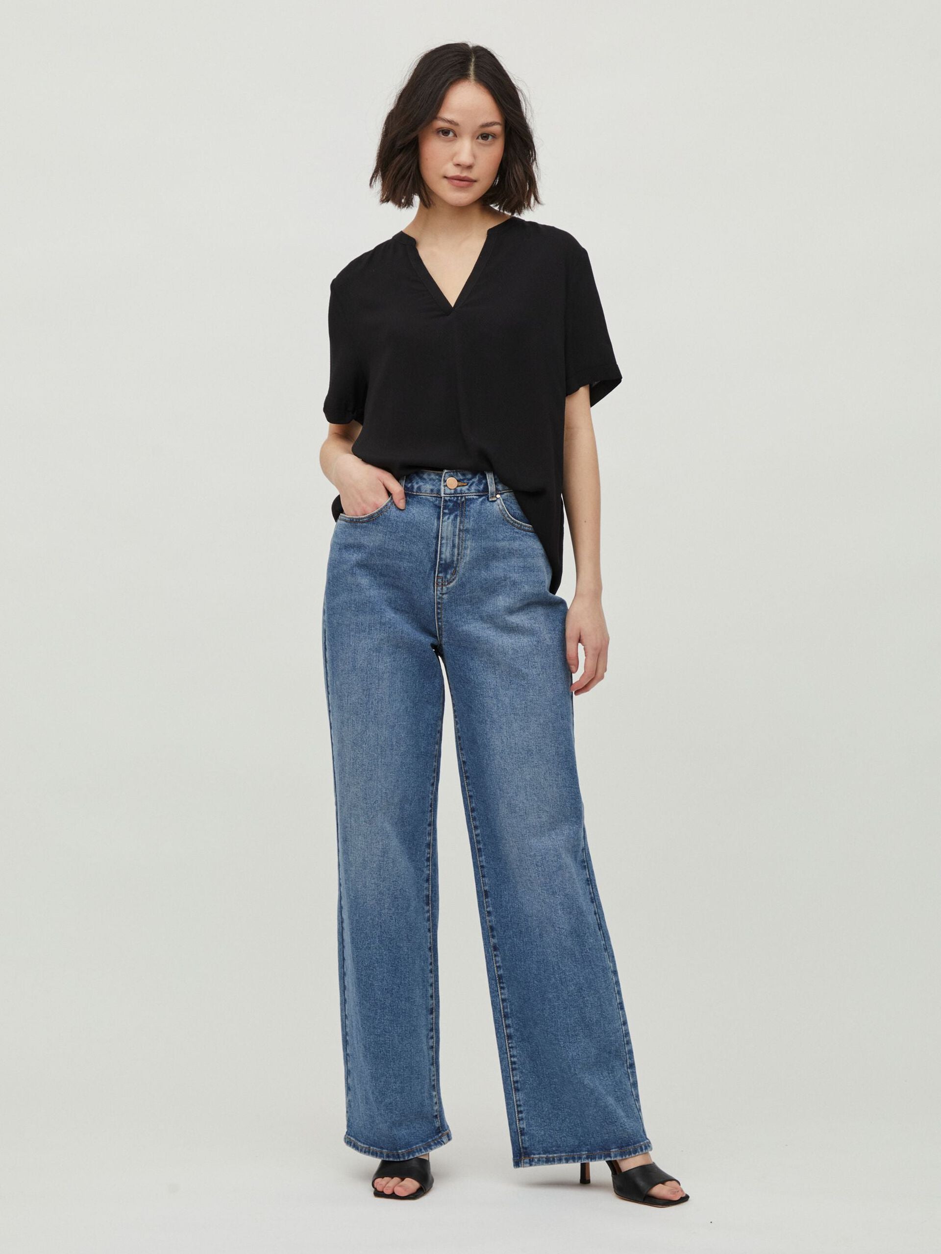 Roma V-Neck Top (Black)