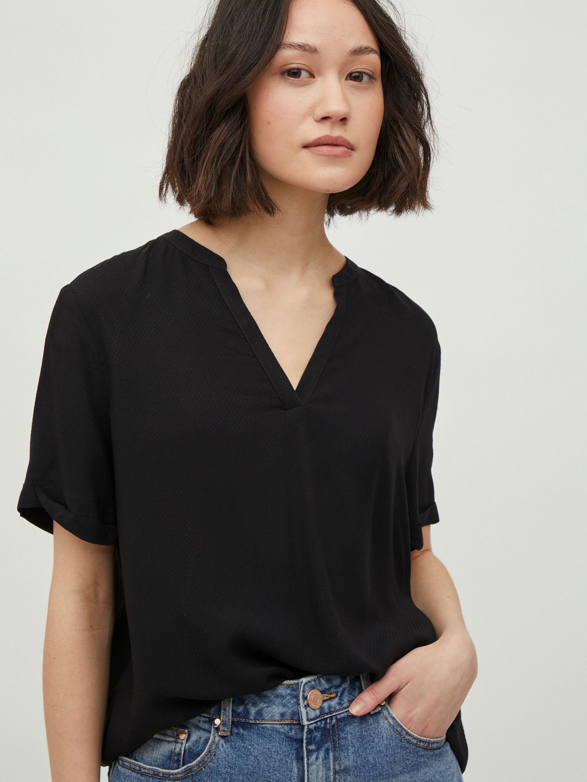 Roma V-Neck Top (Black)
