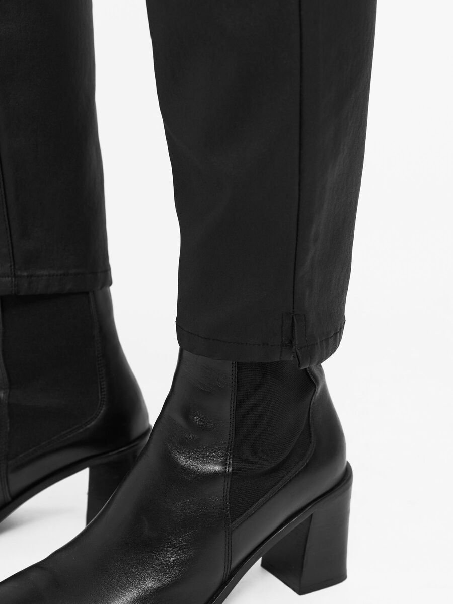 Lisa Coated Pants (Black)