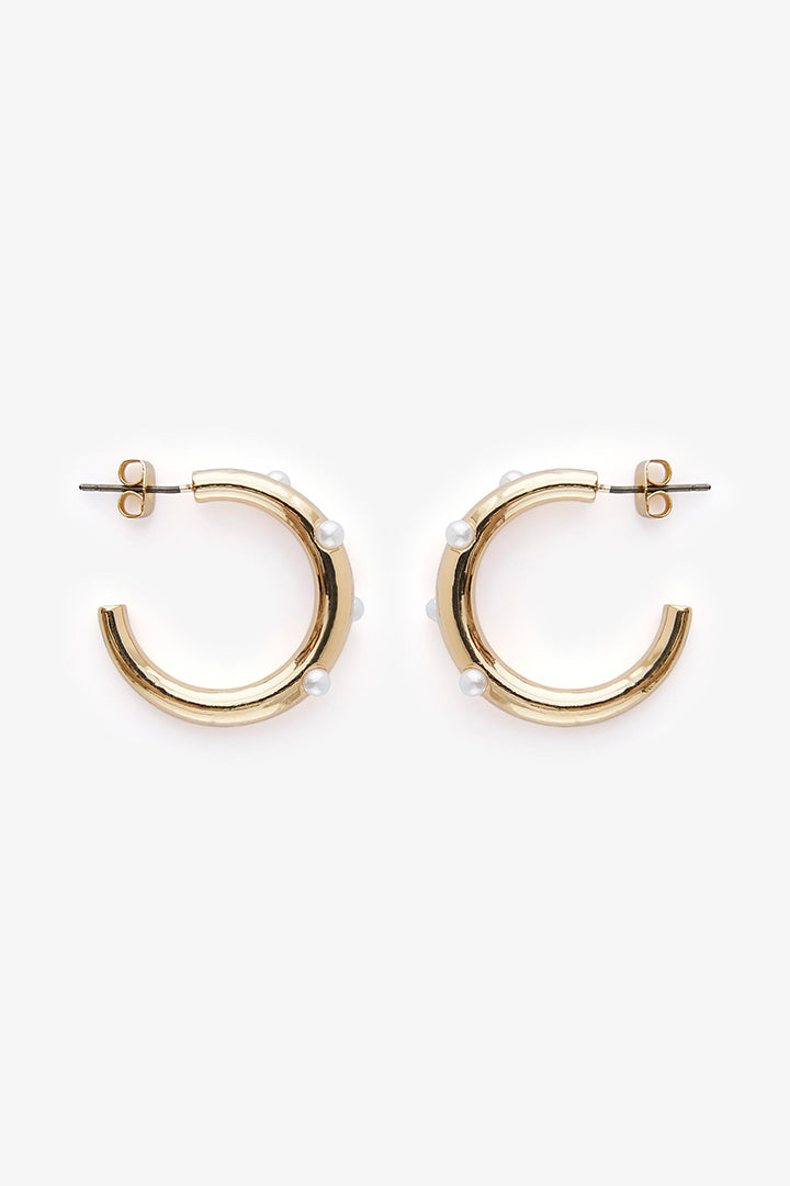 gold hoop earring with pearl detail