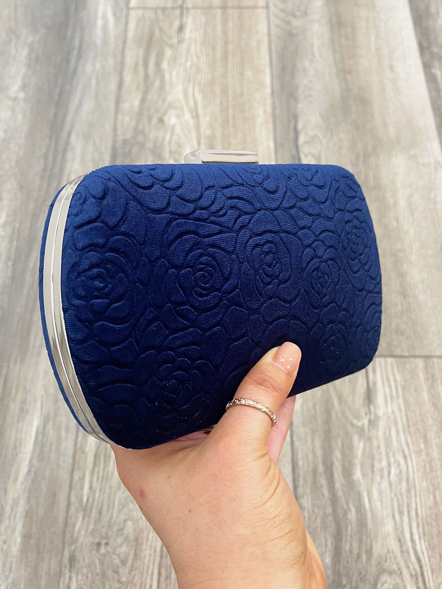 Ivy Embossed Velvet Clutch (Navy)