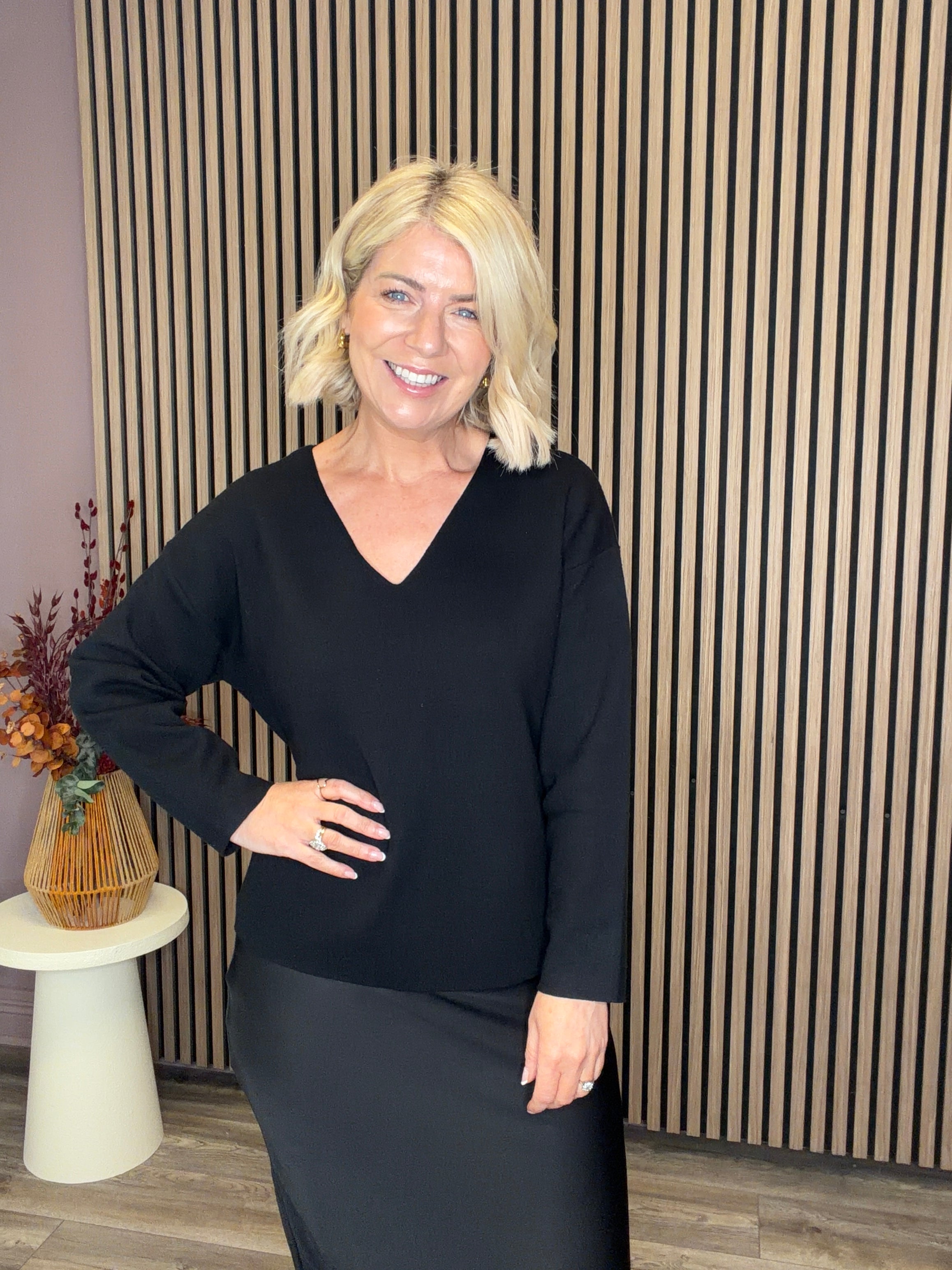 Rayna V-Neck Jumper (Black)