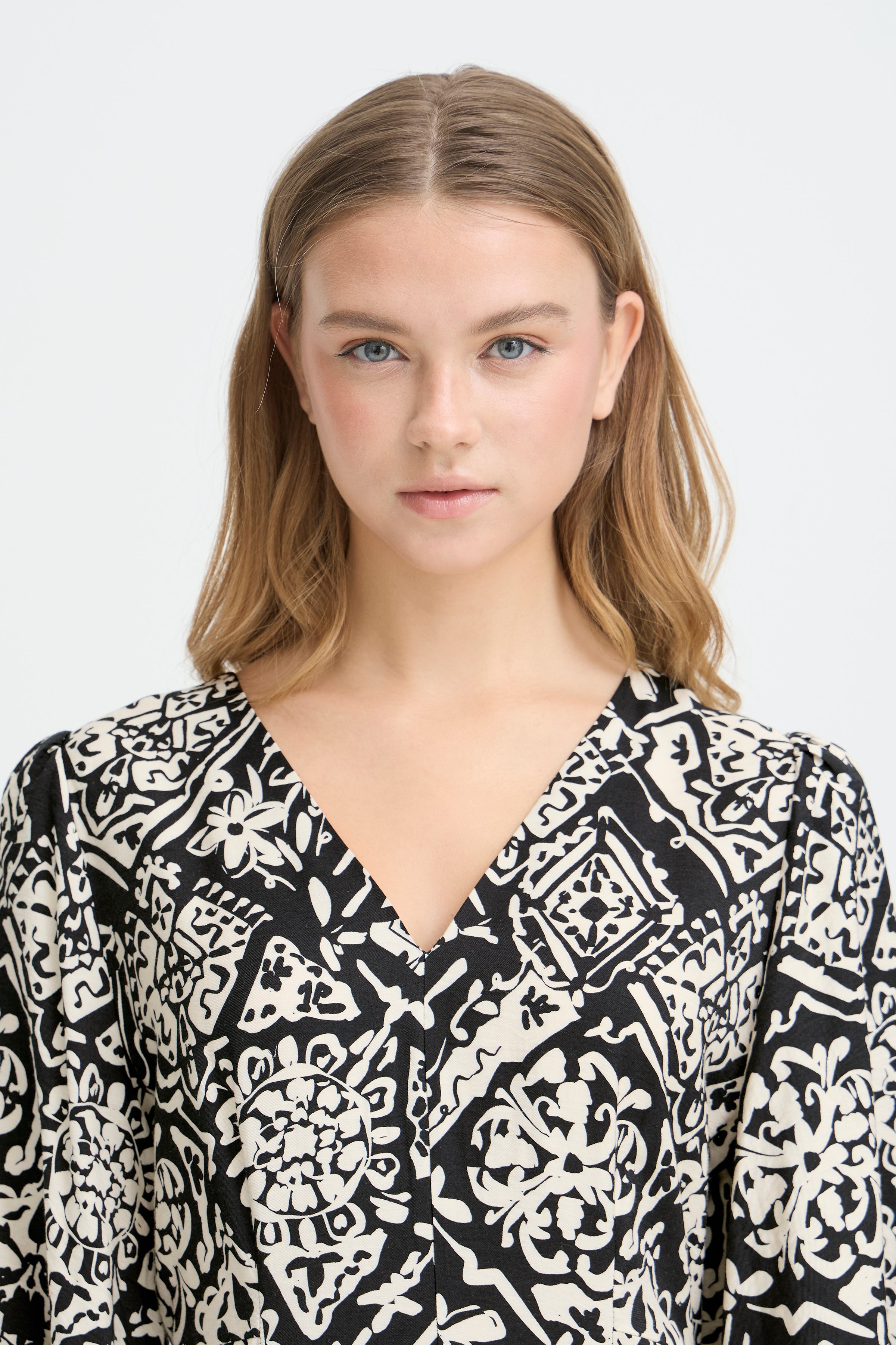 Taylor Maxi Dress (Graphic/Black)