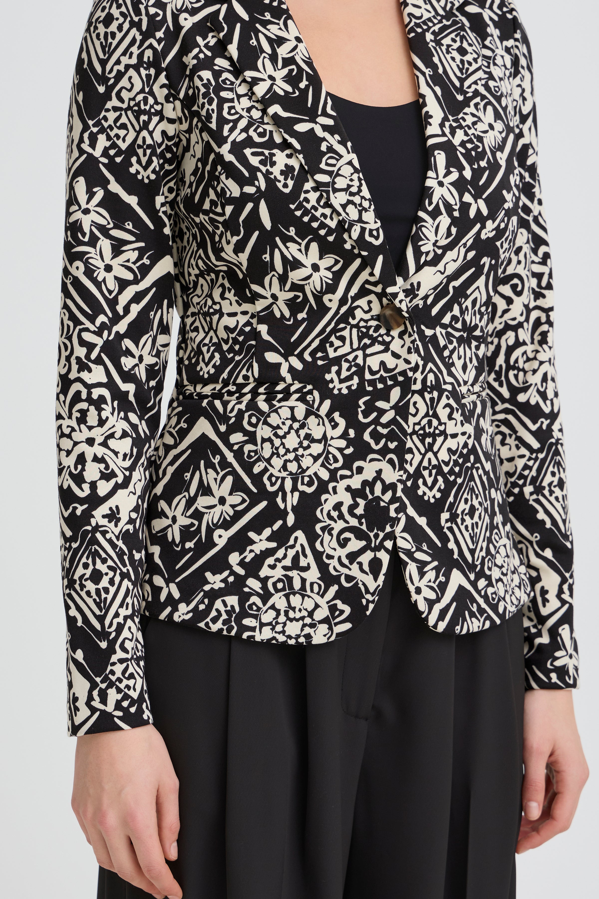 Kayleigh Blazer (Black/Graphite)