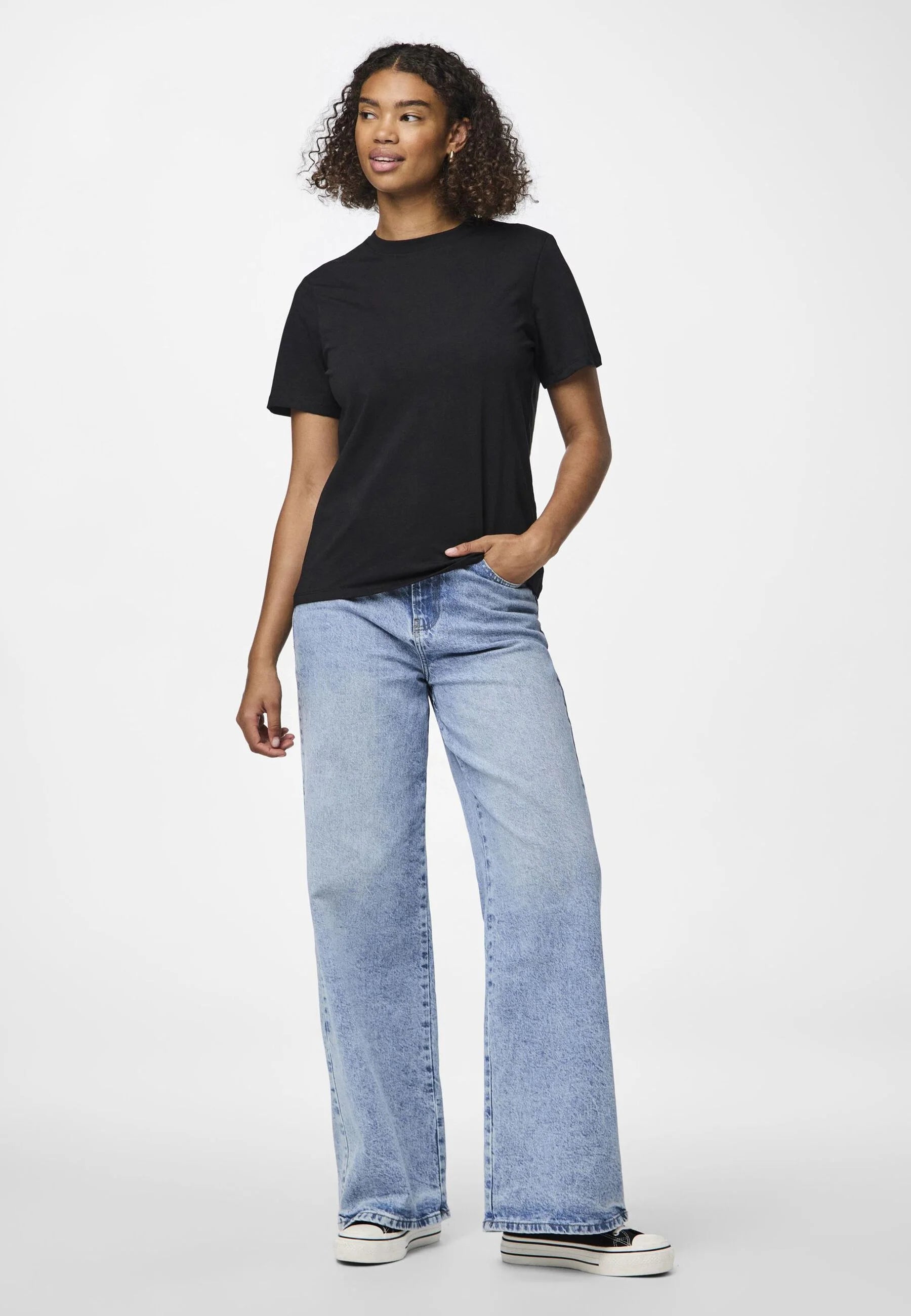 Crioa T-Shirt (Black)