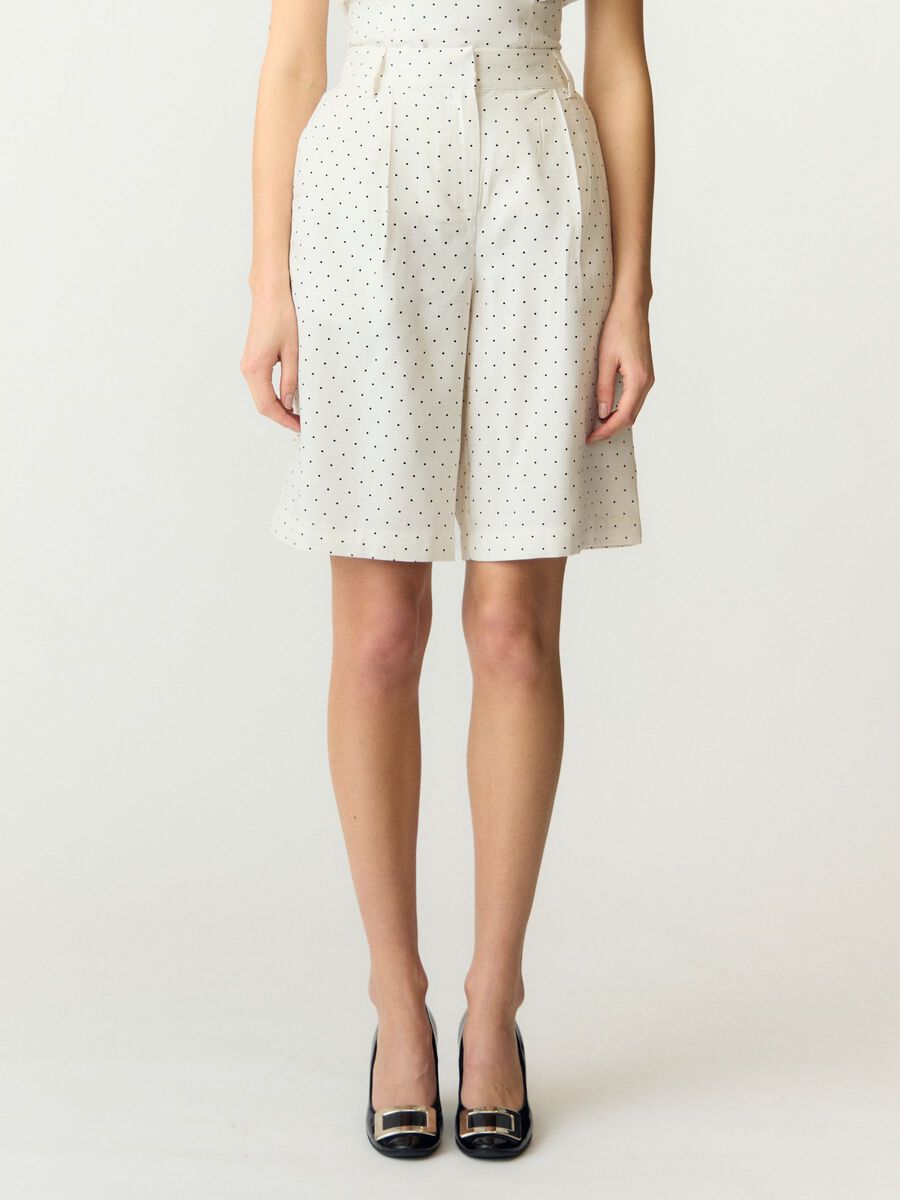 Sandy Shorts (White/Black)