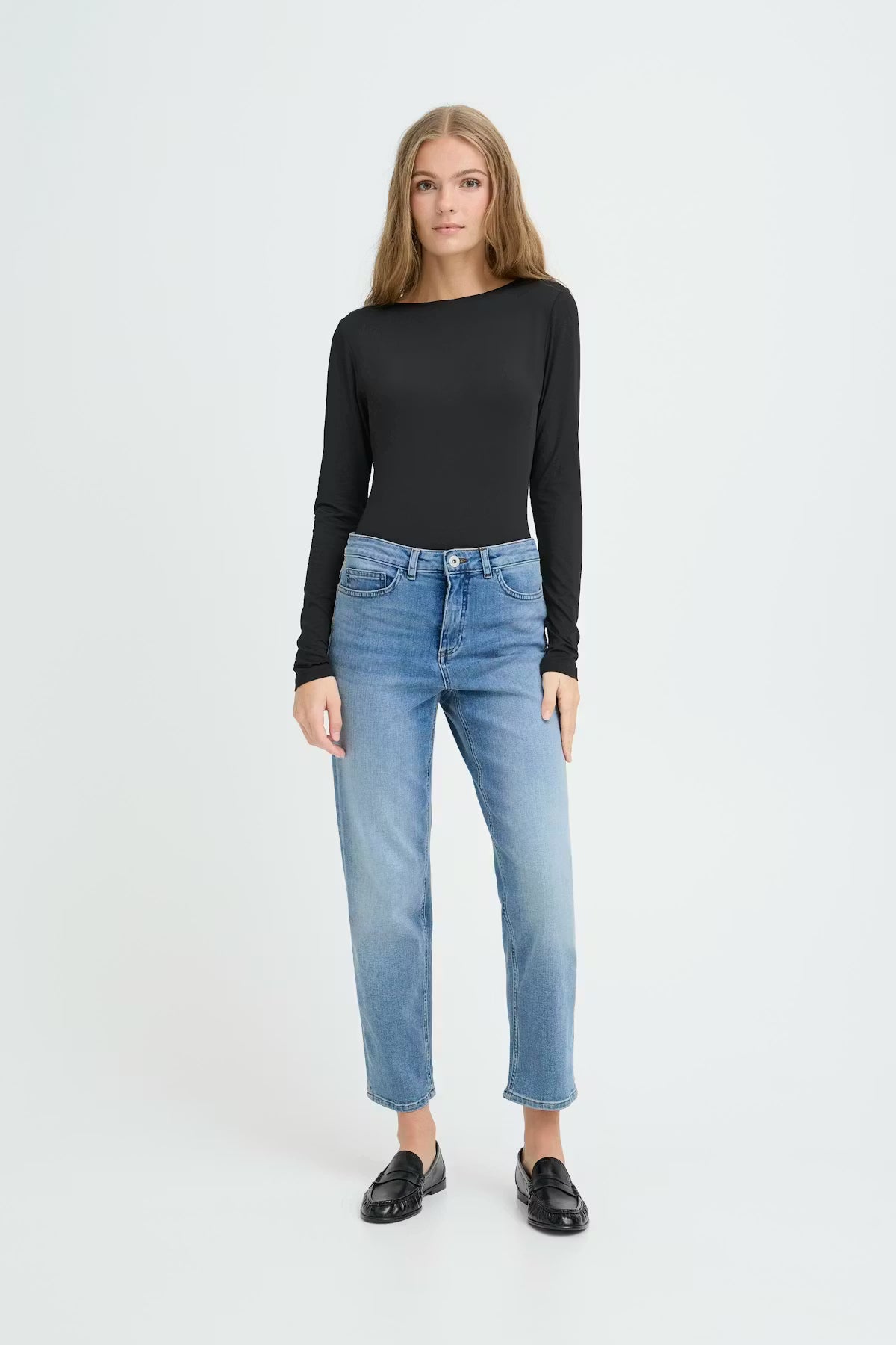 Iggy Straight Leg Cropped Jeans (Light Blue)