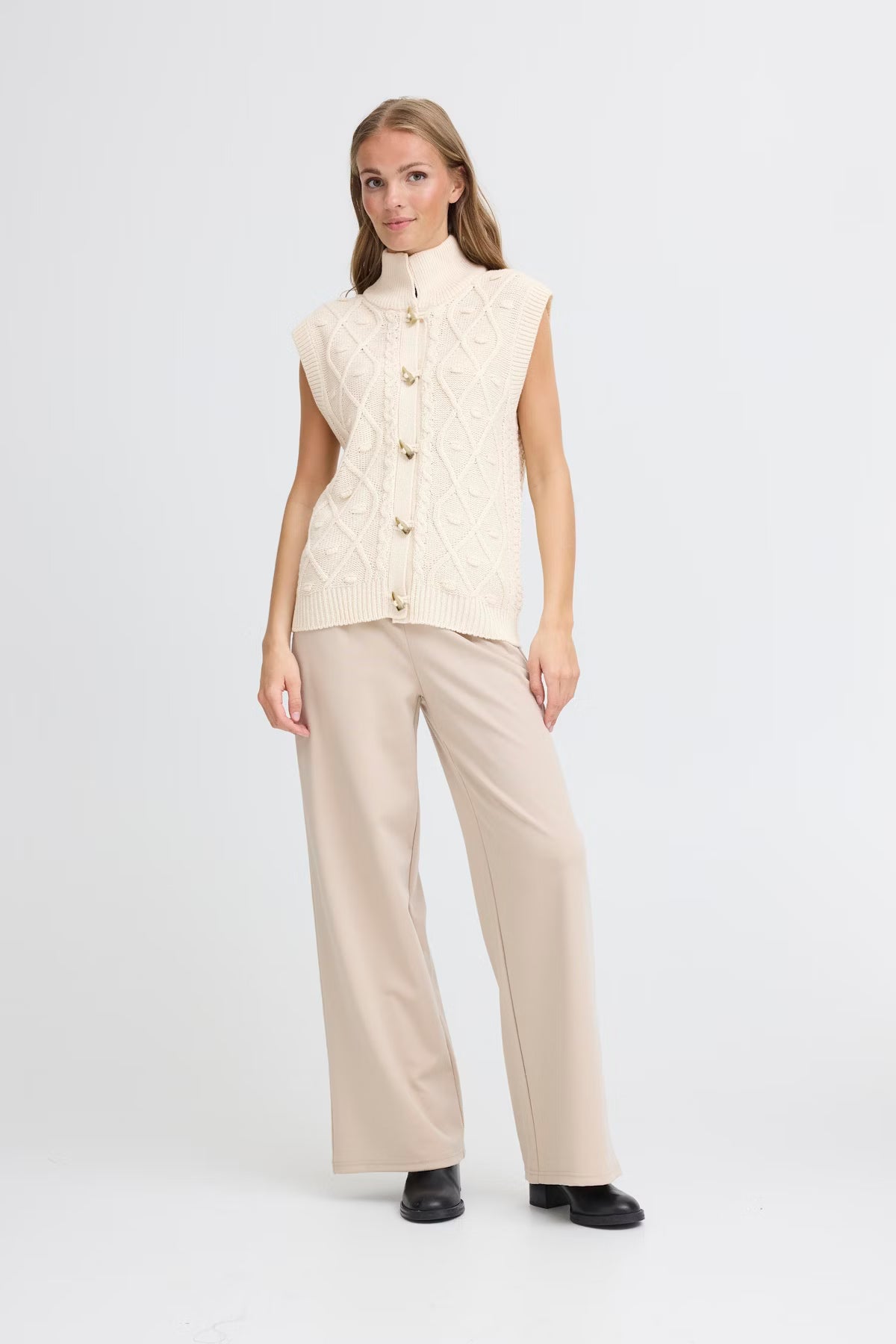 Estan Knit Waistcoat (Sandshell)