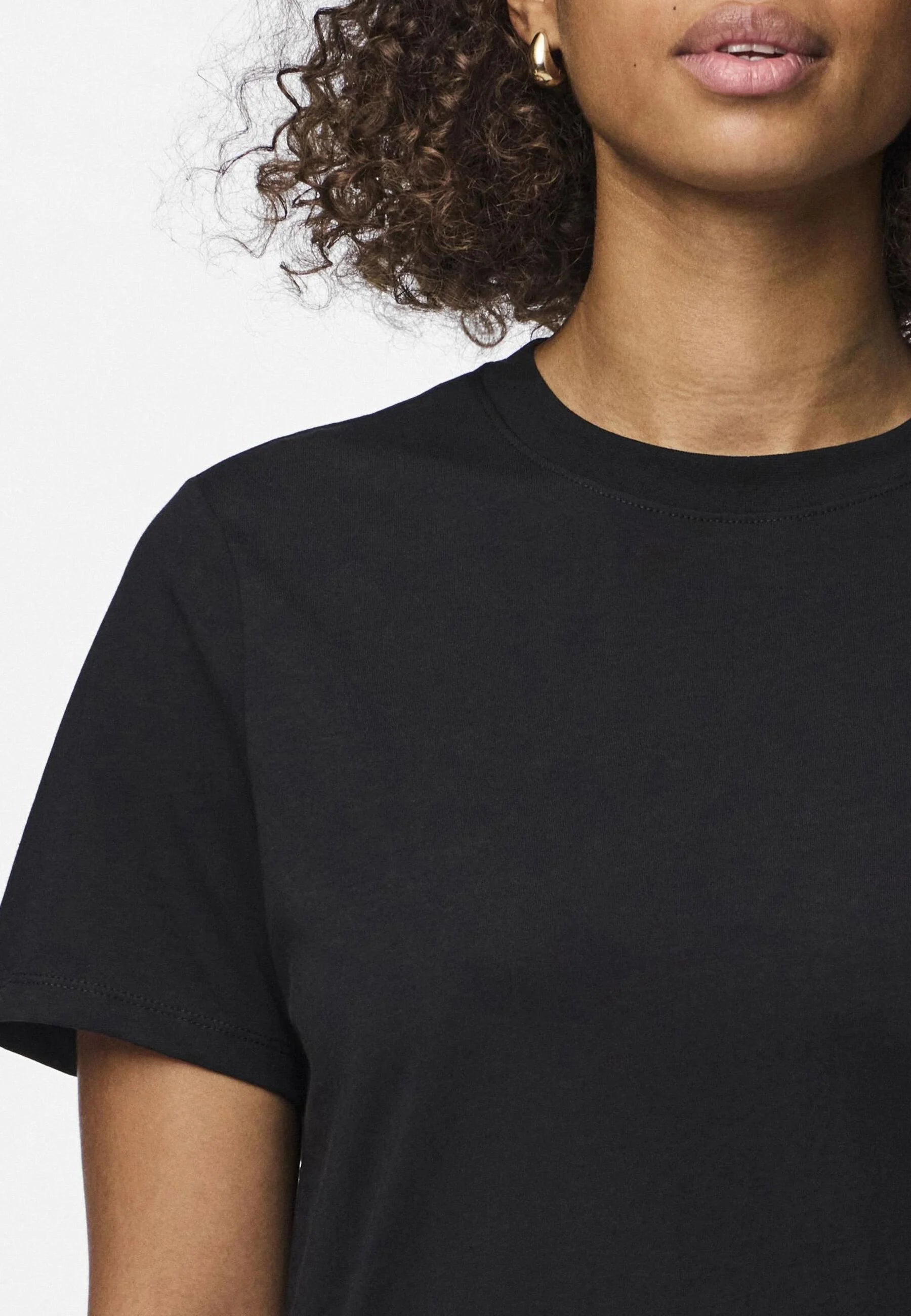 Crioa T-Shirt (Black)