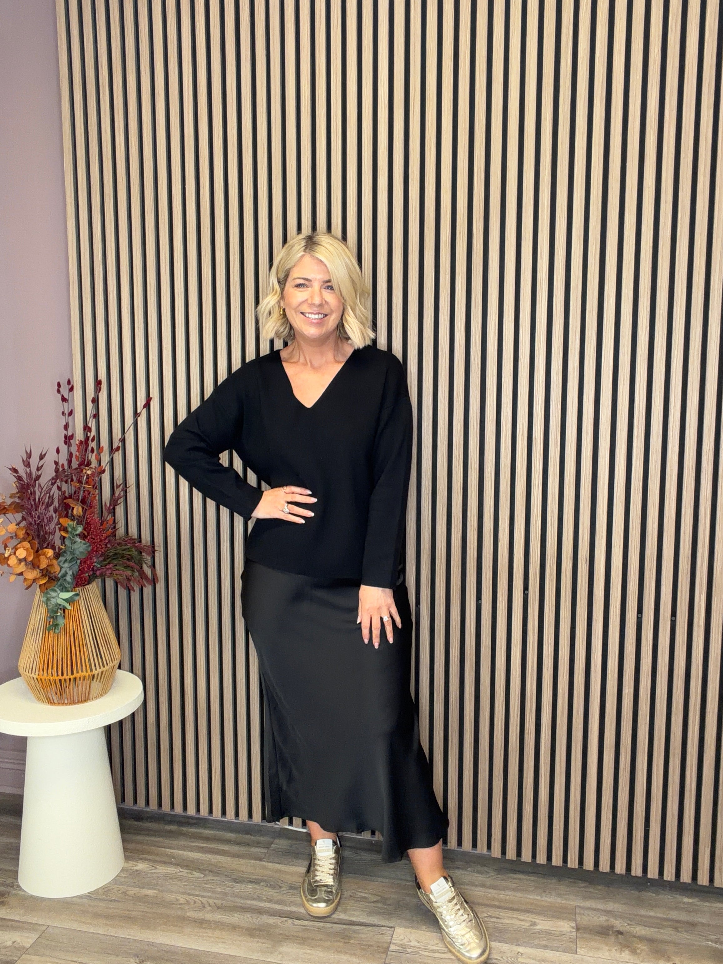 Vielette High Waisted Maxi Skirt (Black)